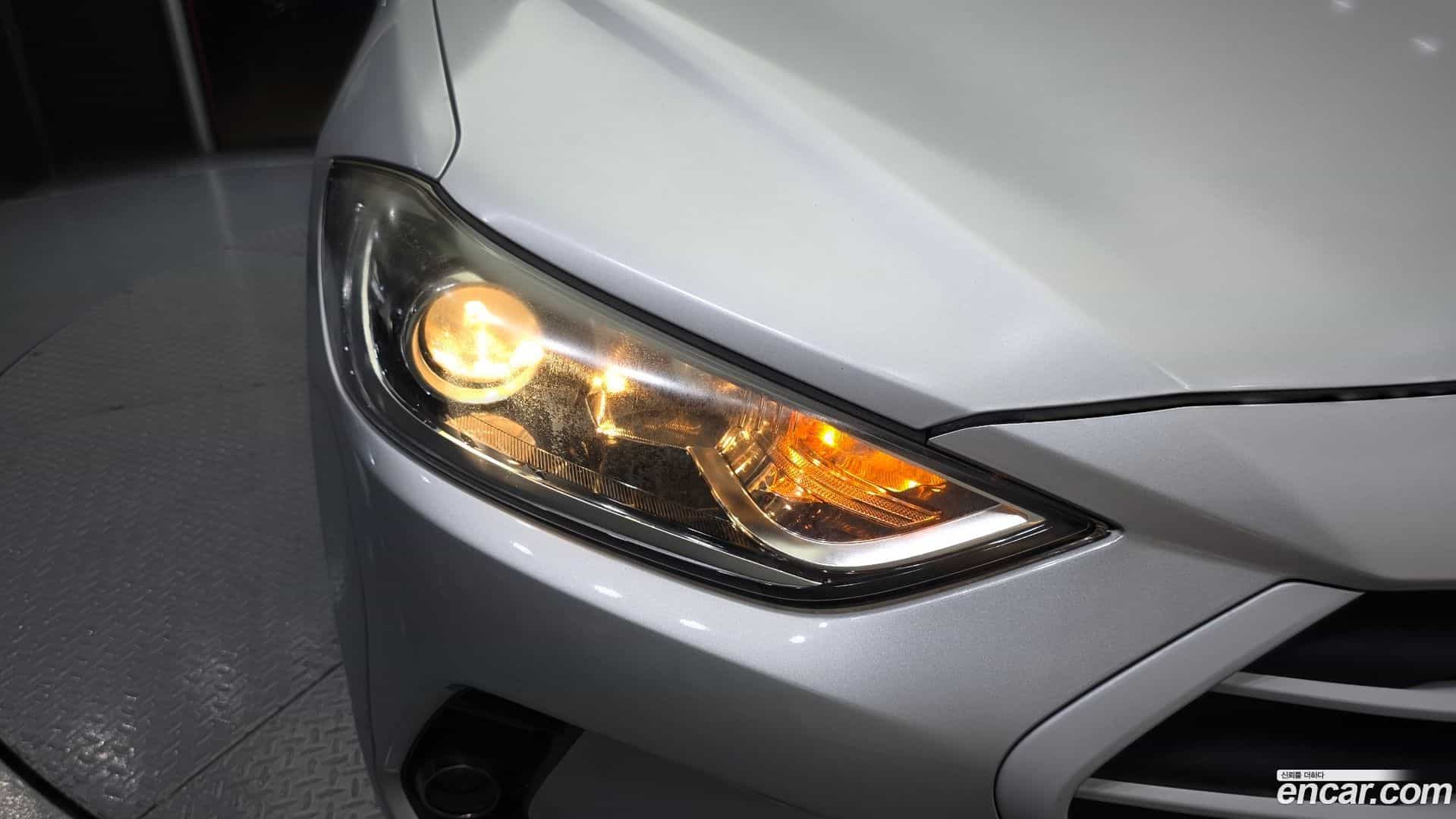 AVANTE Hyundai 2018.0-OUTER-032