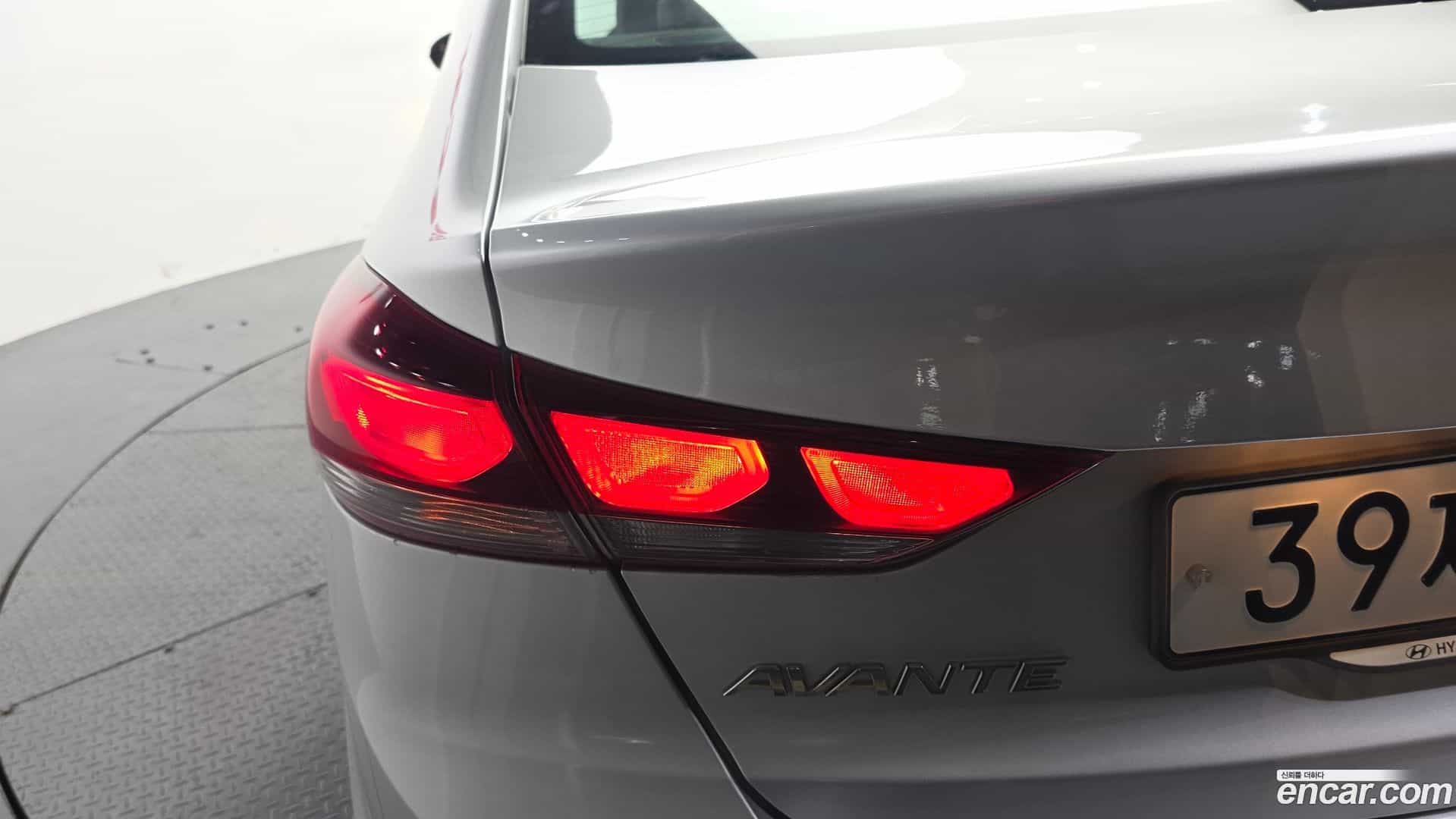 AVANTE Hyundai 2018.0-OUTER-033