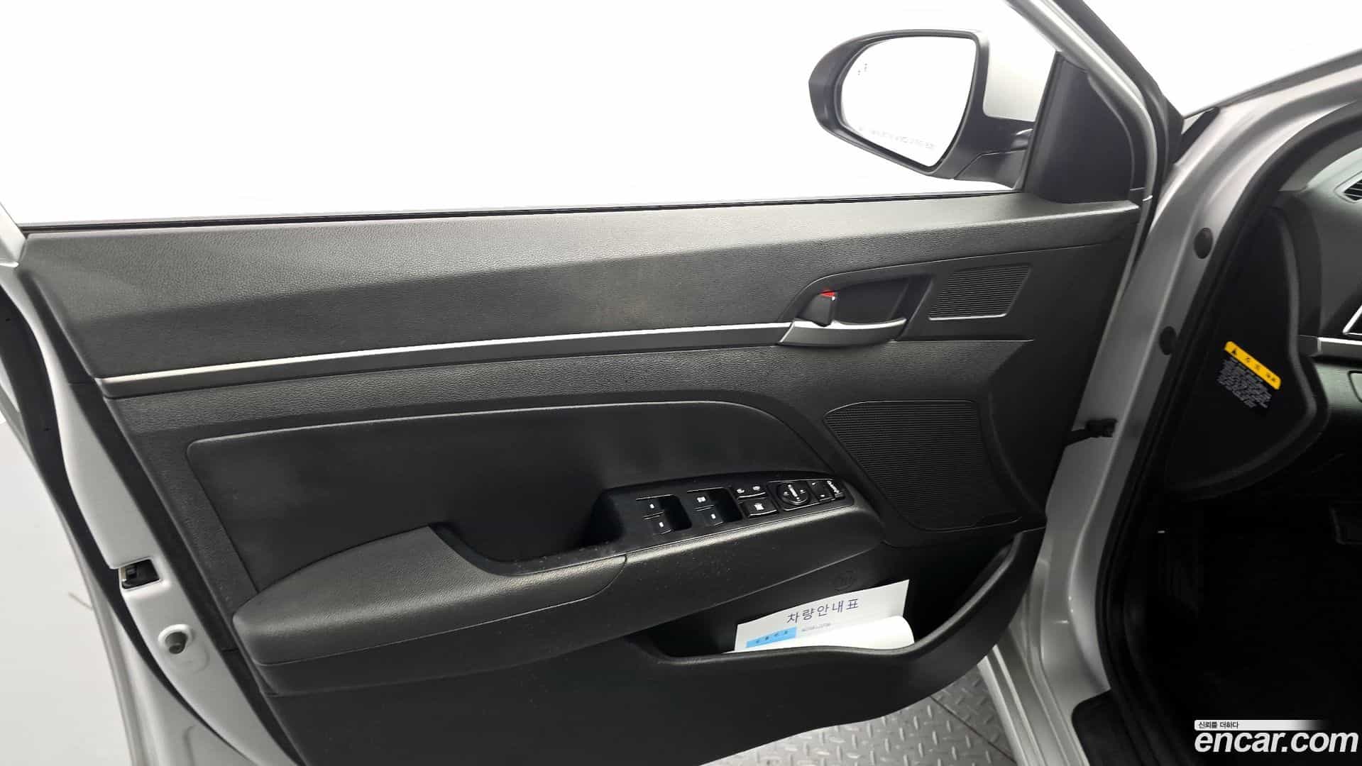 AVANTE Hyundai 2018.0-INNER-034