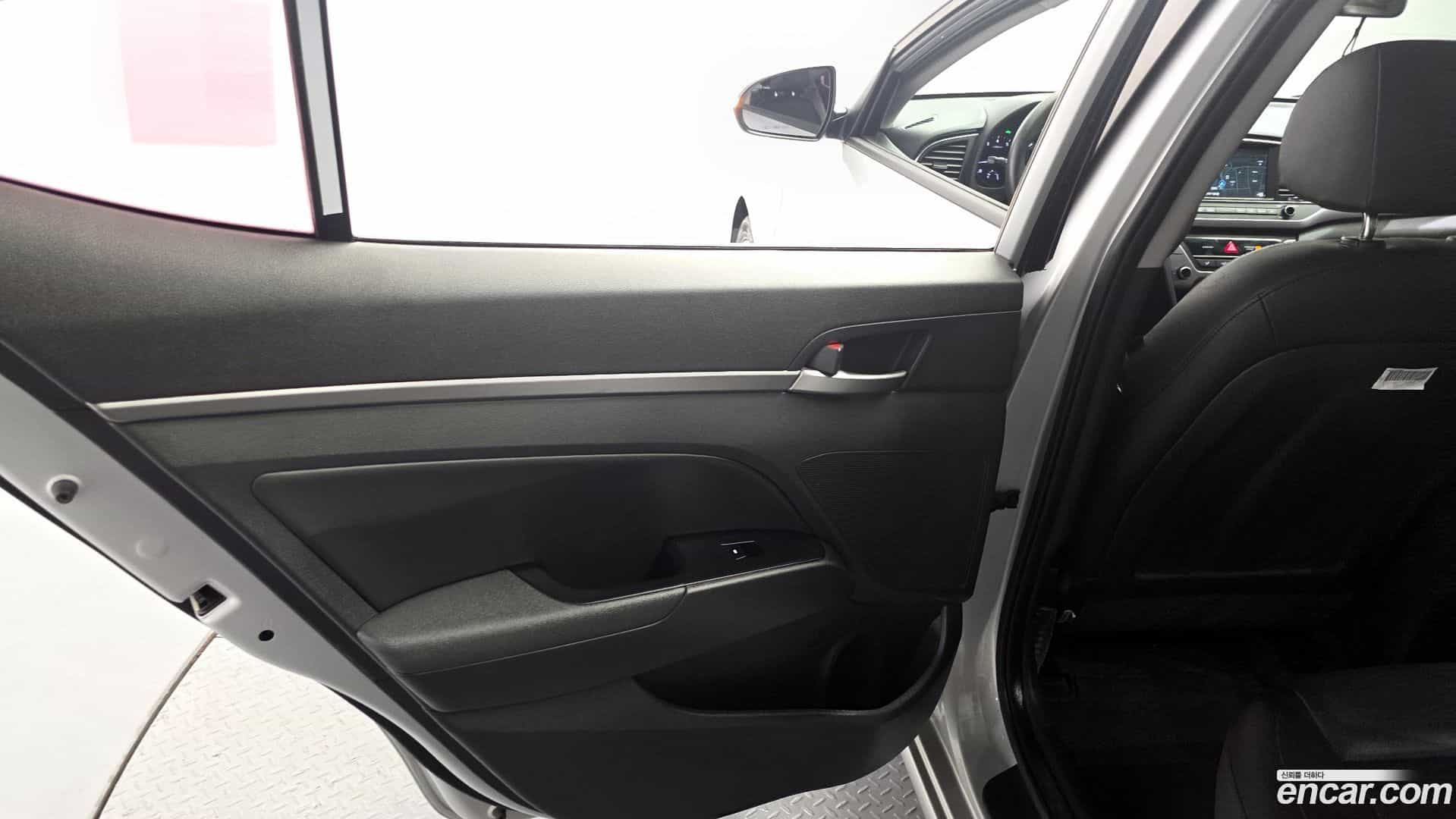 AVANTE Hyundai 2018.0-INNER-035
