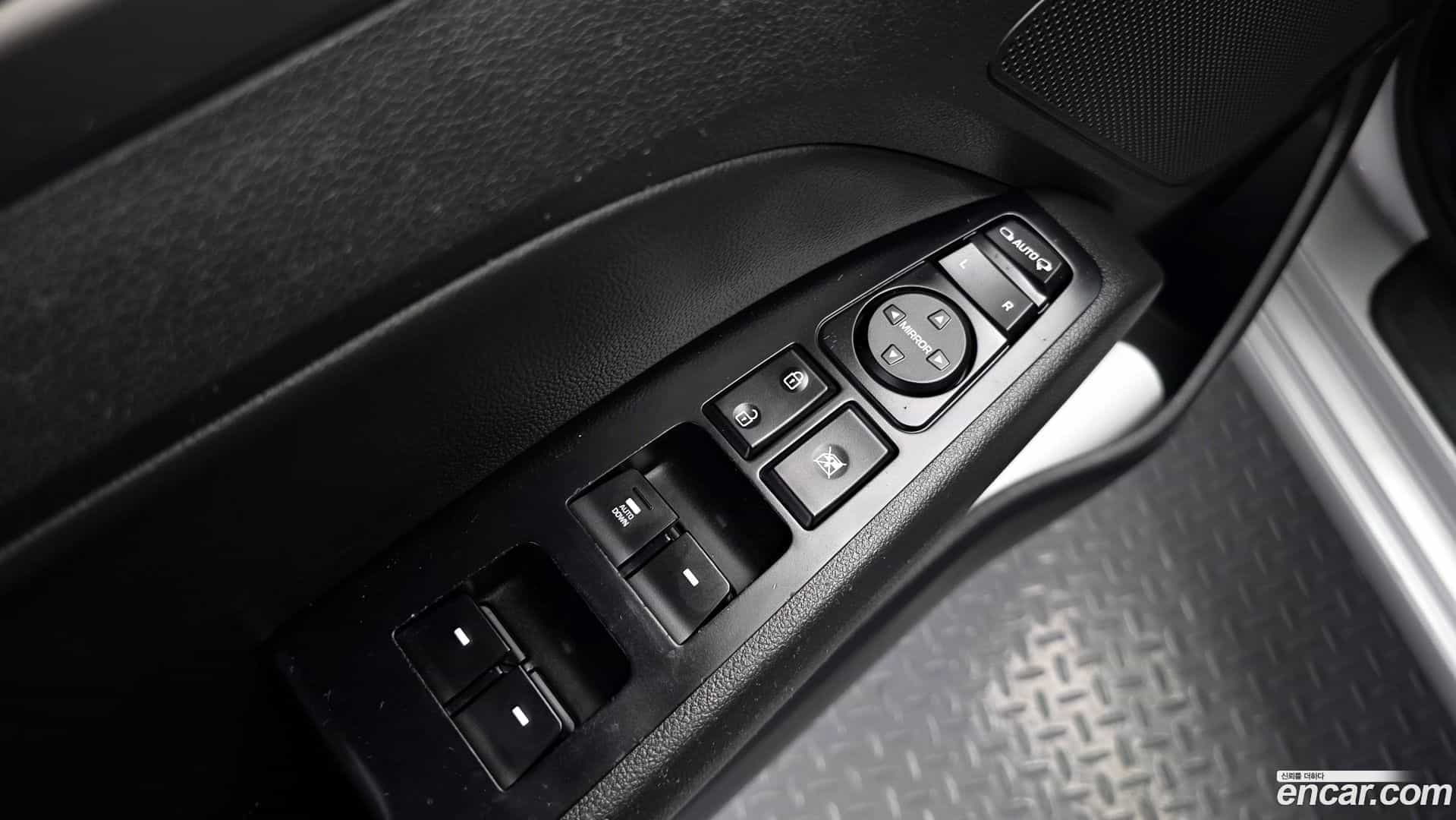 AVANTE Hyundai 2018.0-OPTION-040