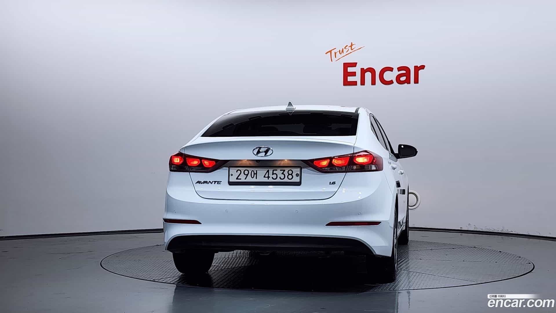 AVANTE Hyundai 2018.0-OUTER-004