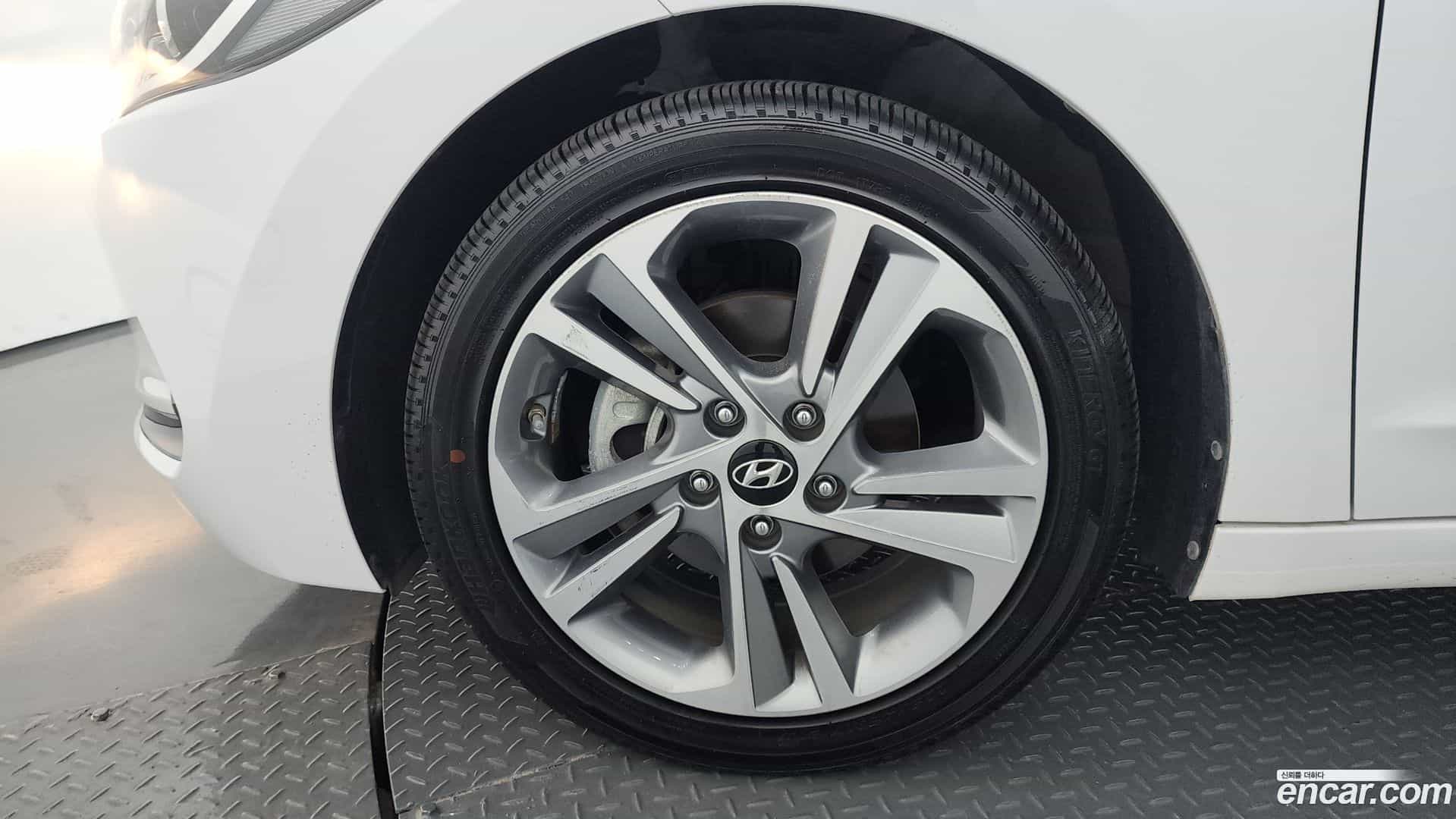 AVANTE Hyundai 2018.0-OUTER-005