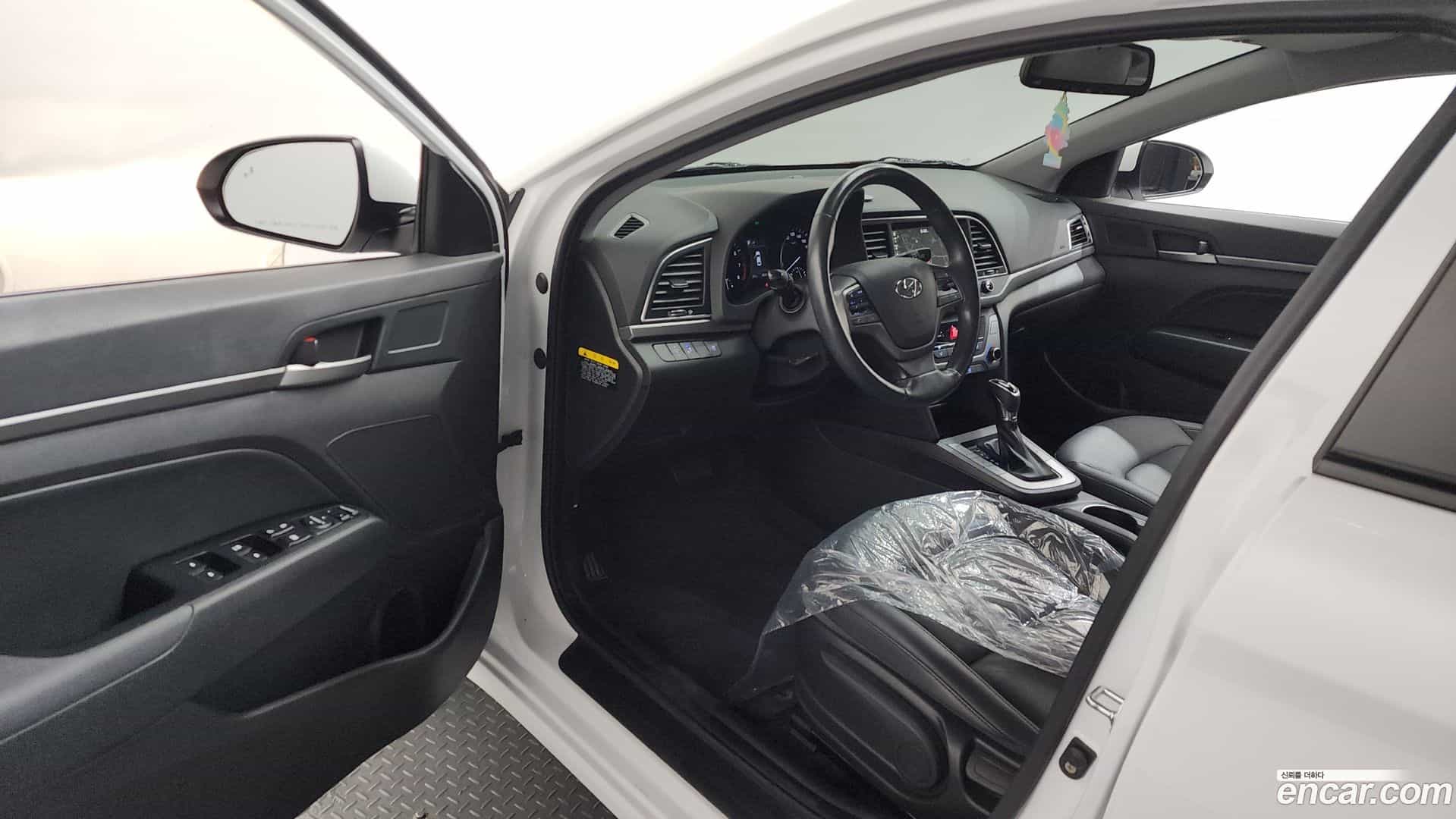 AVANTE Hyundai 2018.0-INNER-010