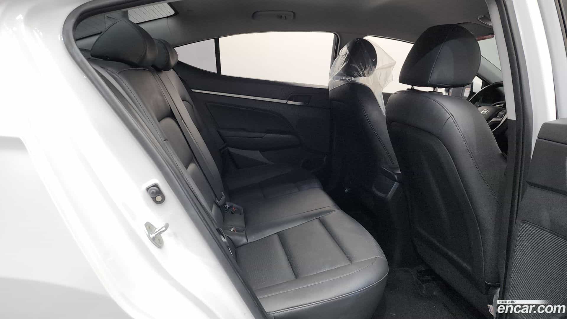 AVANTE Hyundai 2018.0-OPTION-015