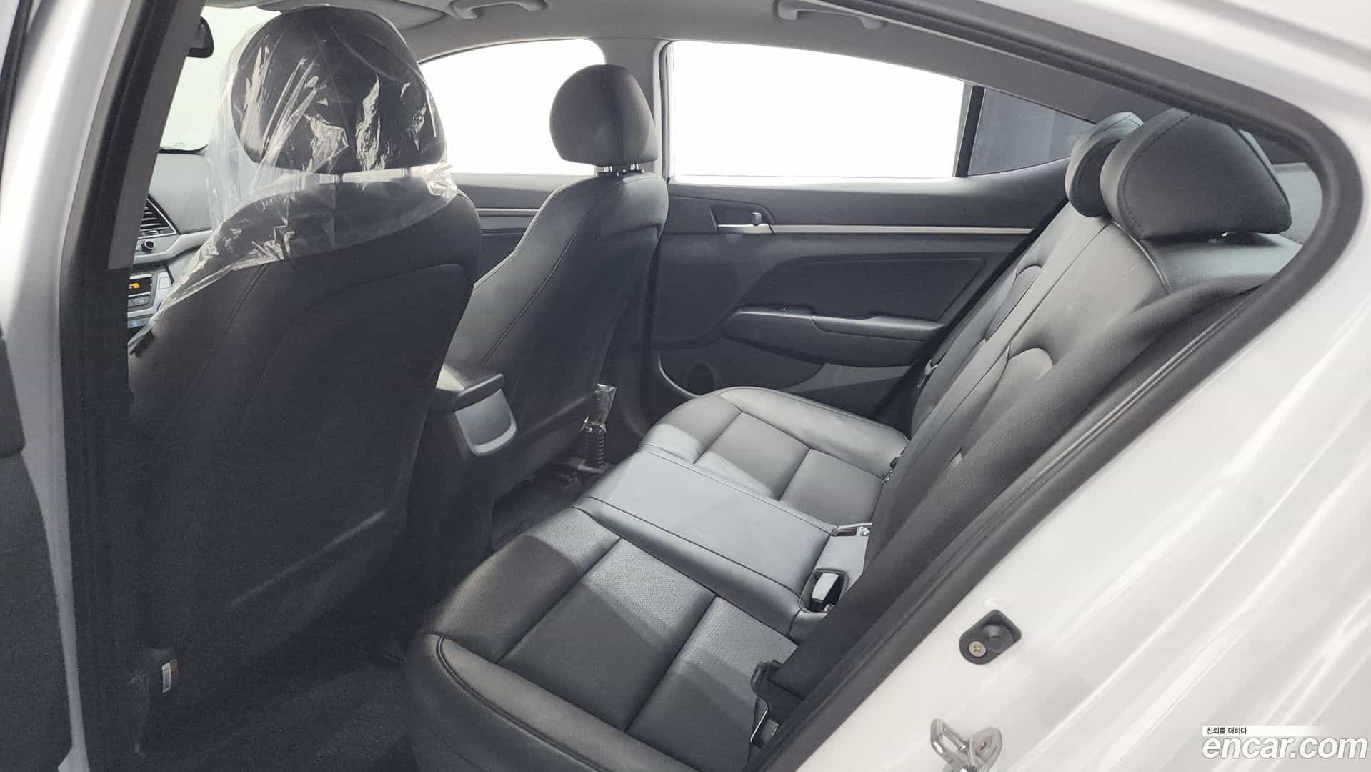 AVANTE Hyundai 2018.0-OPTION-024