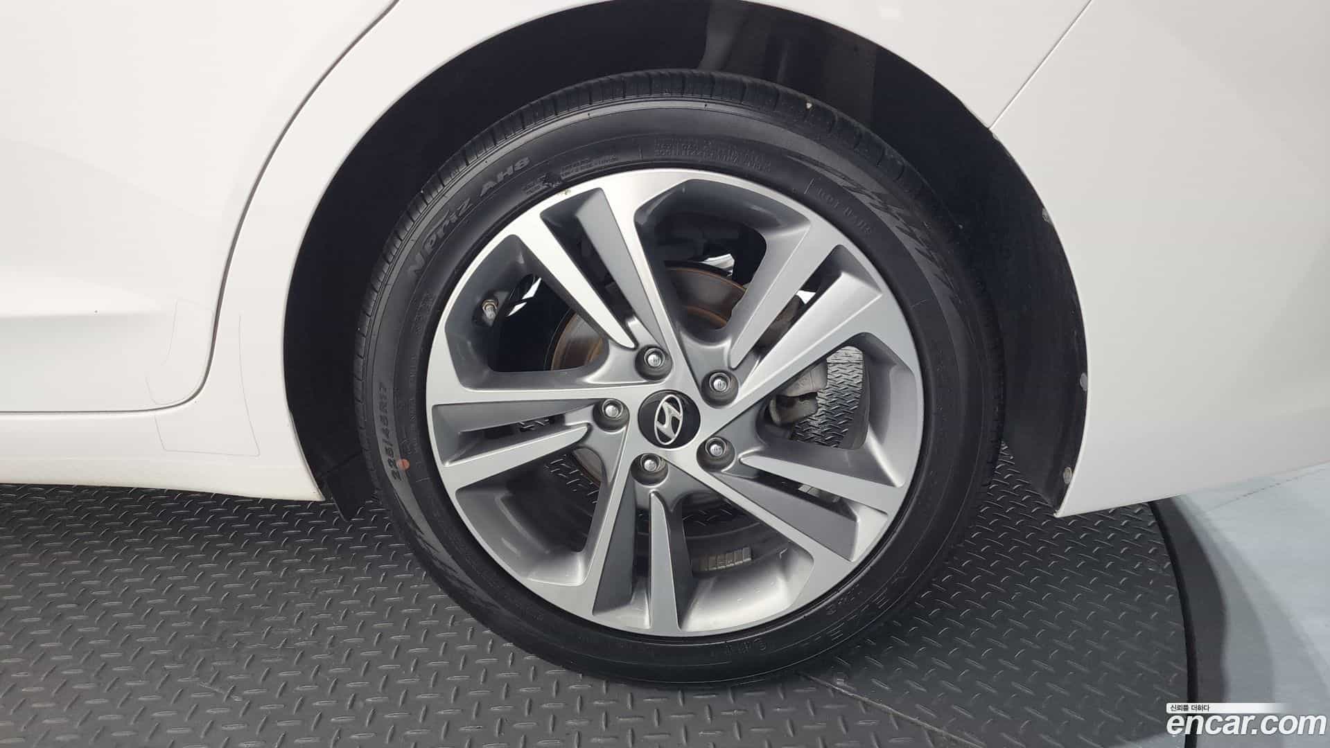 AVANTE Hyundai 2018.0-OUTER-031
