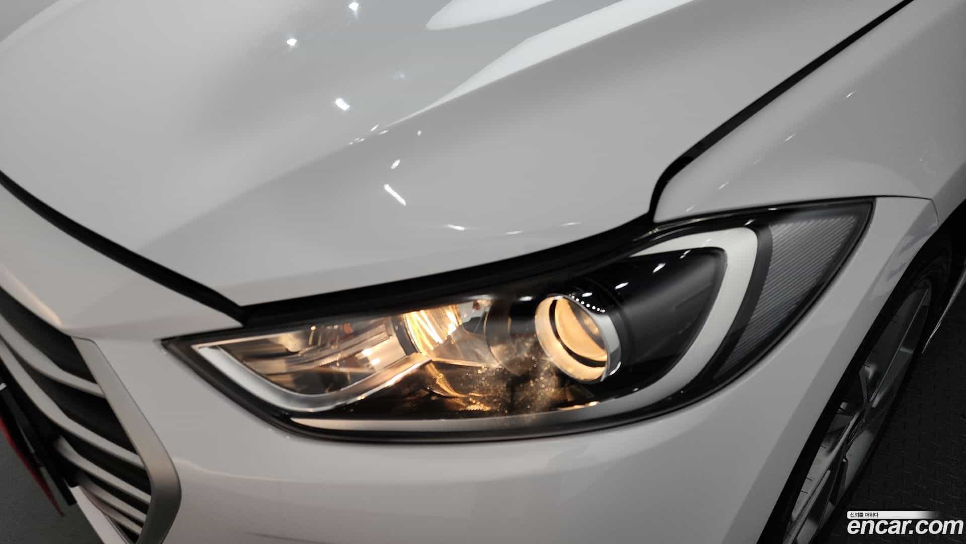 AVANTE Hyundai 2018.0-OUTER-032
