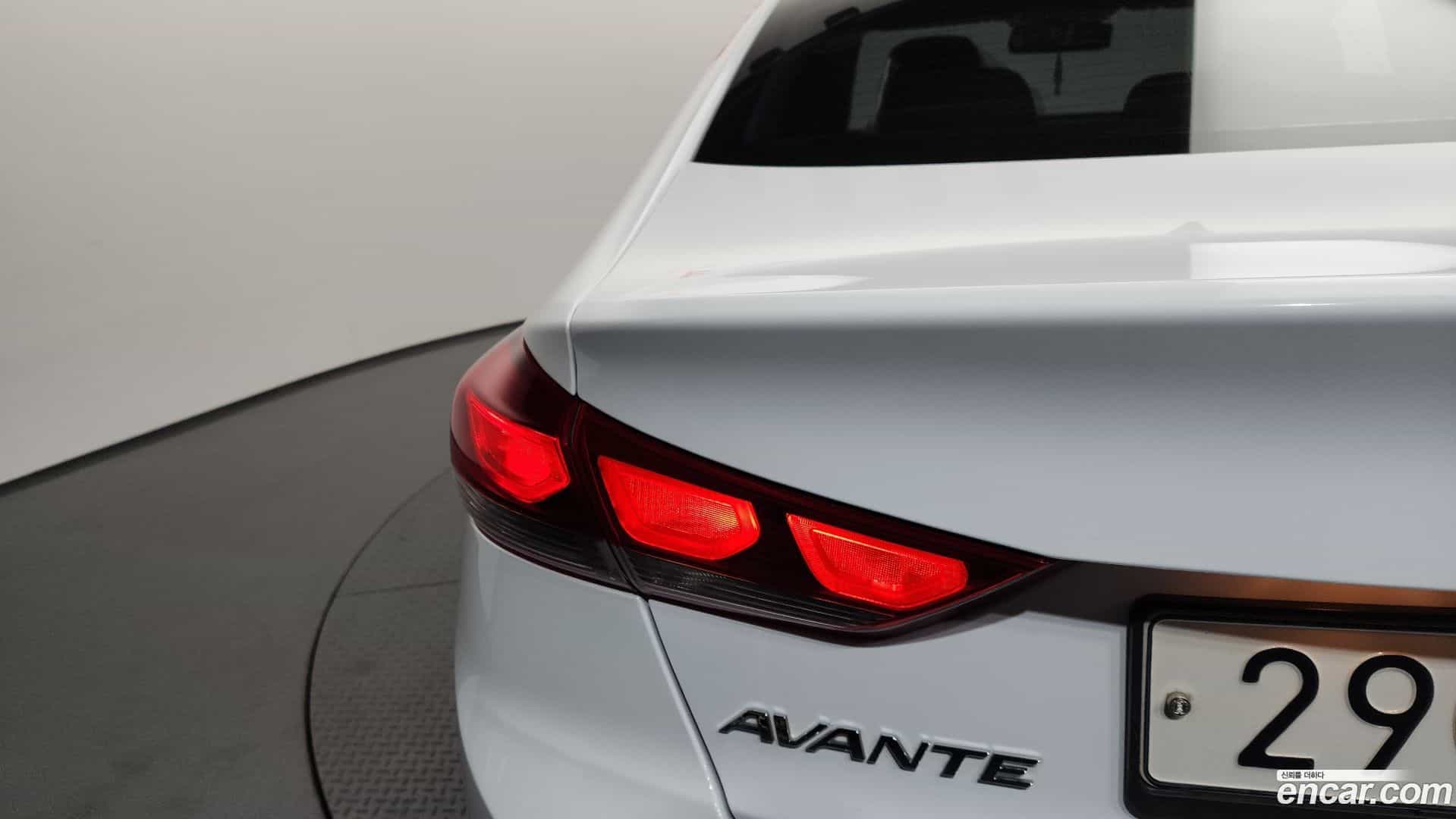 AVANTE Hyundai 2018.0-OUTER-033