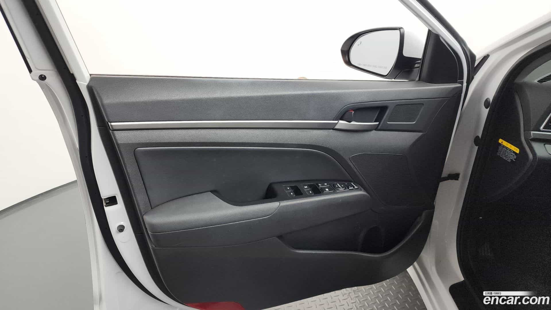 AVANTE Hyundai 2018.0-INNER-034