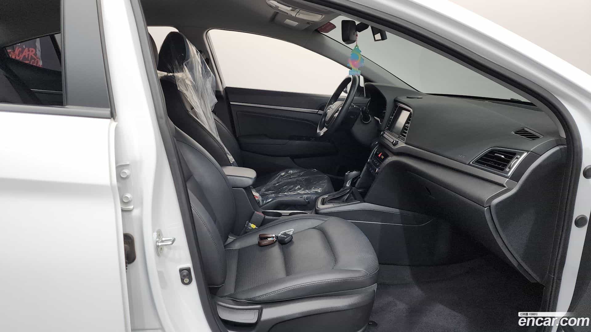 AVANTE Hyundai 2018.0-INNER-036