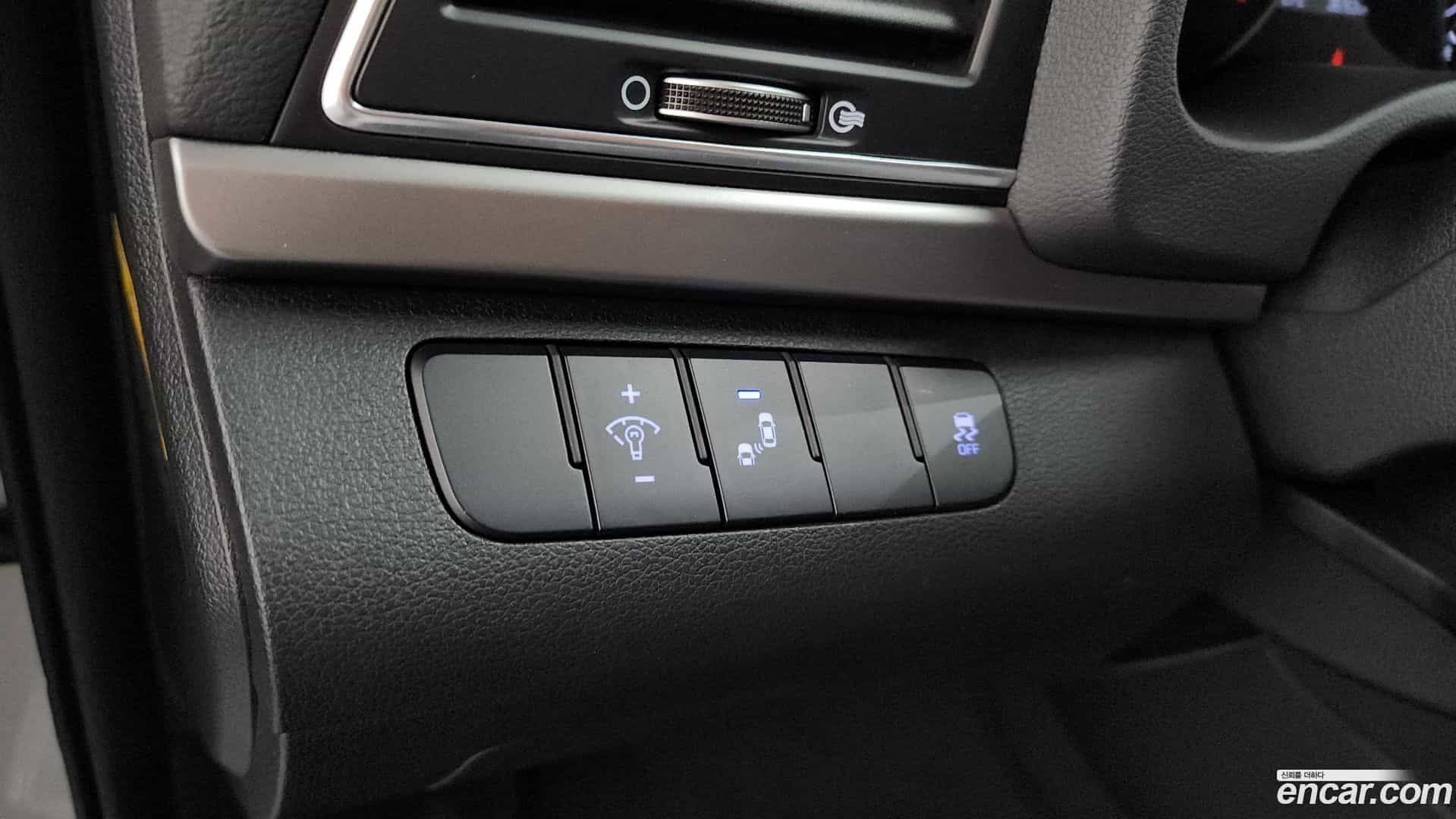 AVANTE Hyundai 2018.0-OPTION-042