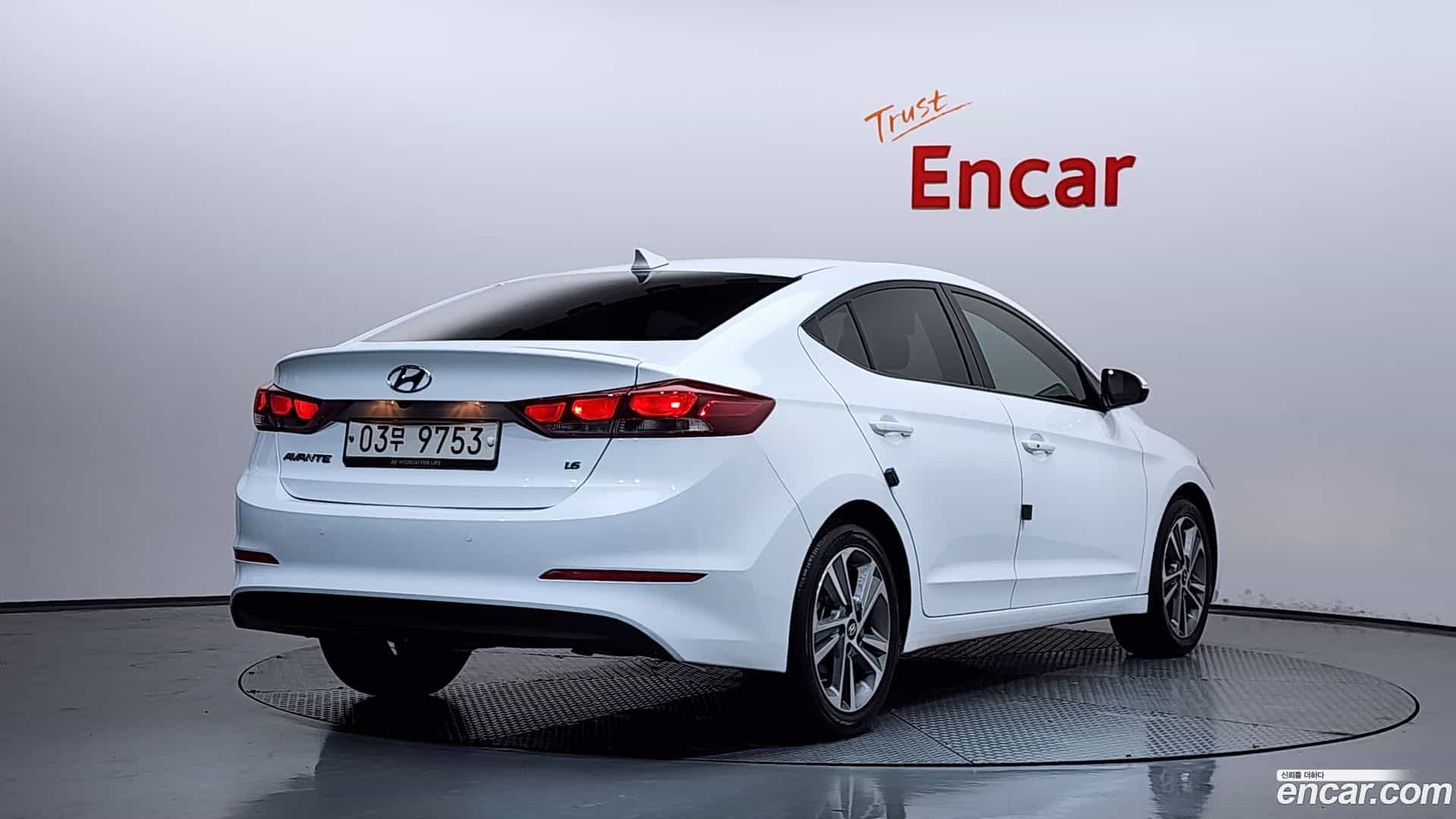 AVANTE Hyundai 2018.1-OUTER-002