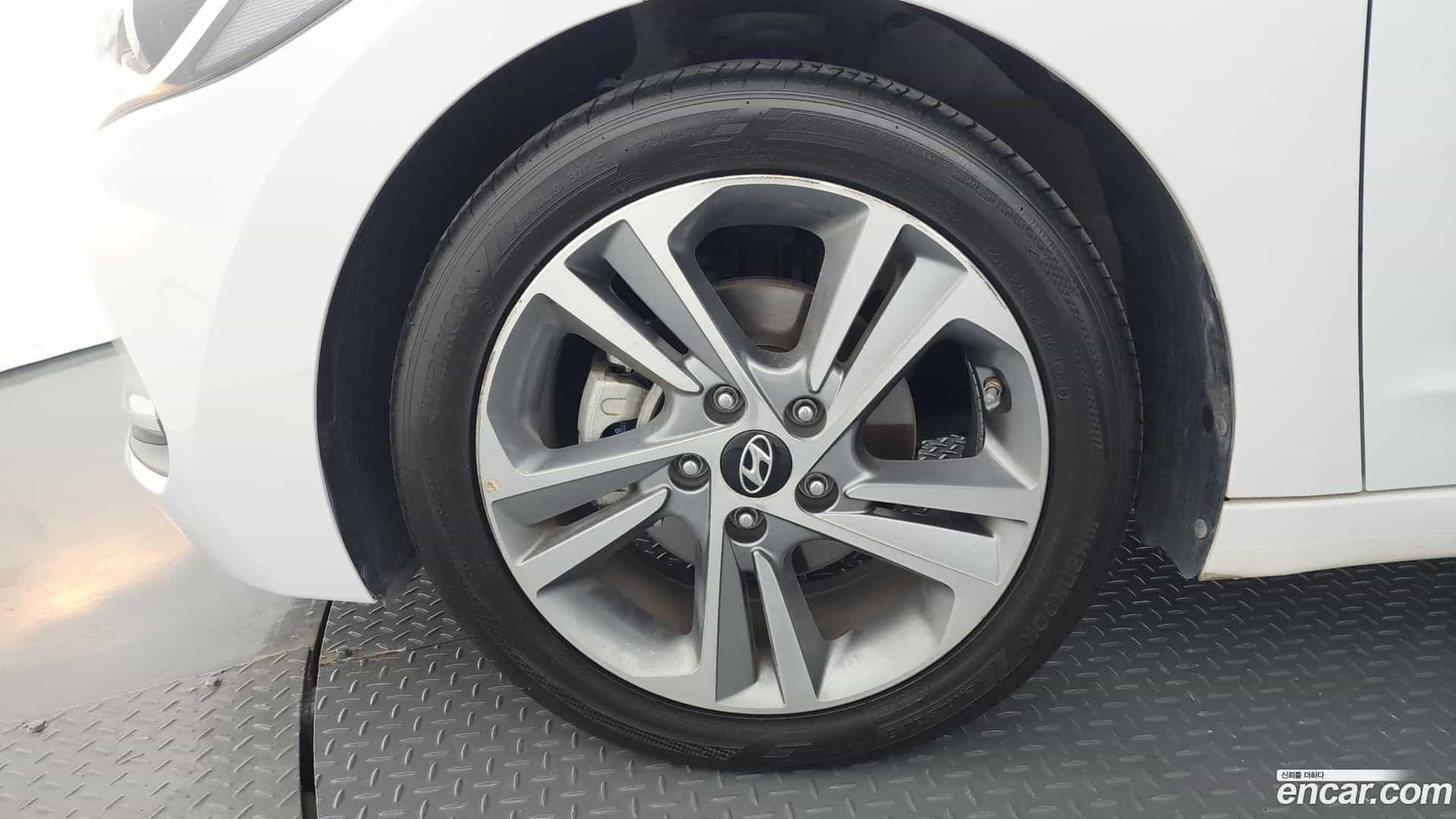 AVANTE Hyundai 2018.1-OUTER-005