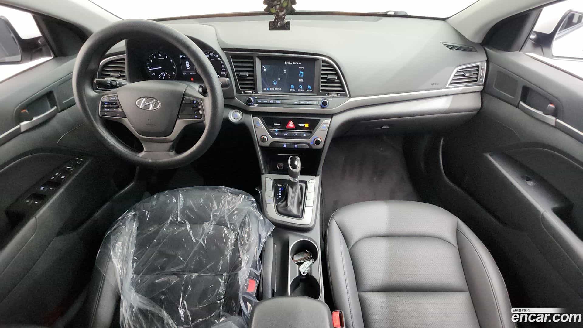AVANTE Hyundai 2018.1-INNER-007