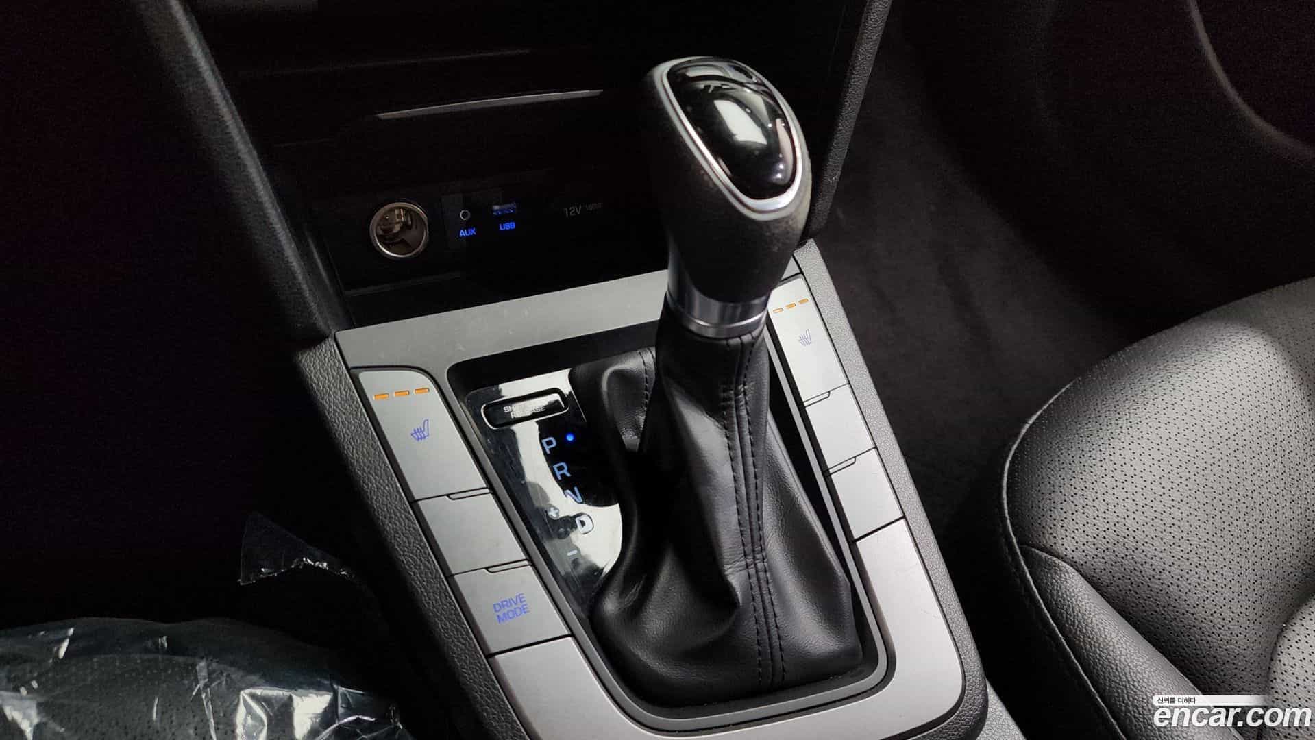AVANTE Hyundai 2018.1-INNER-009