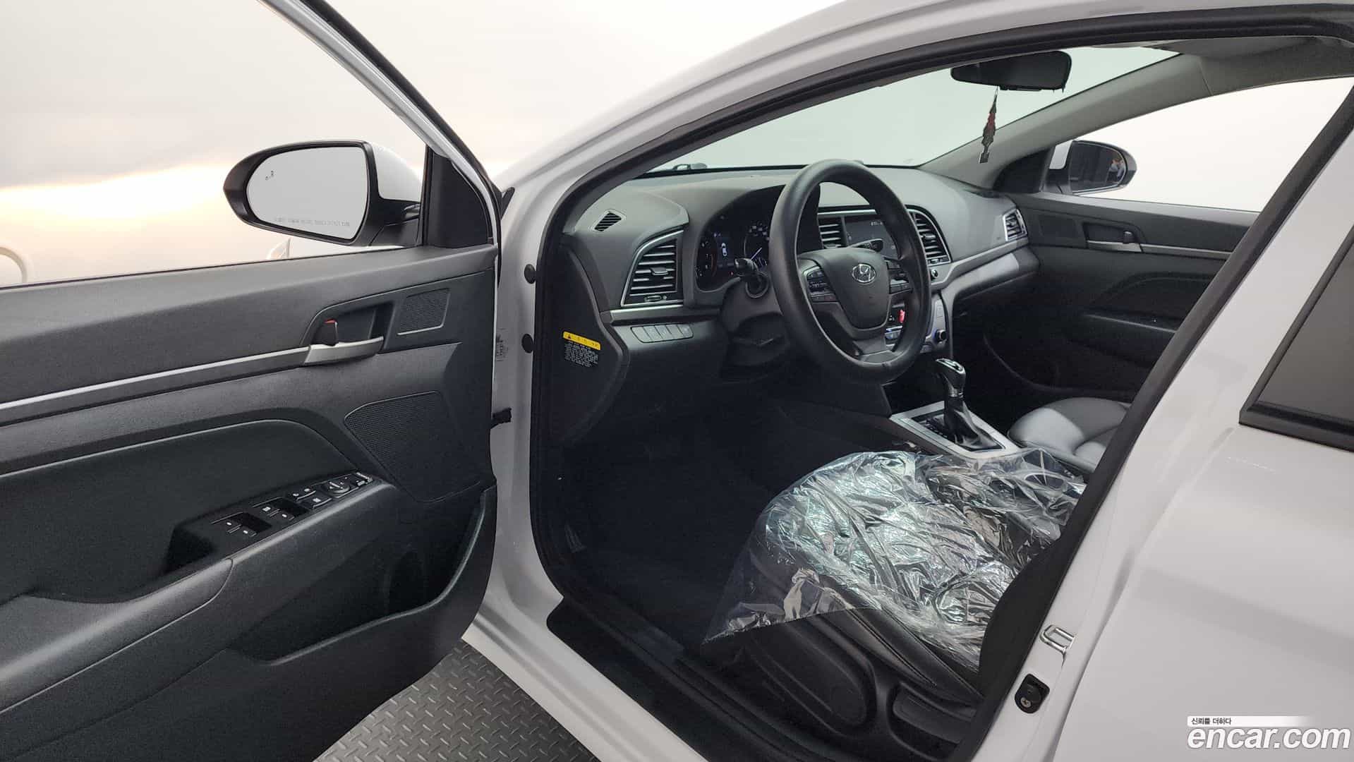 AVANTE Hyundai 2018.1-INNER-010