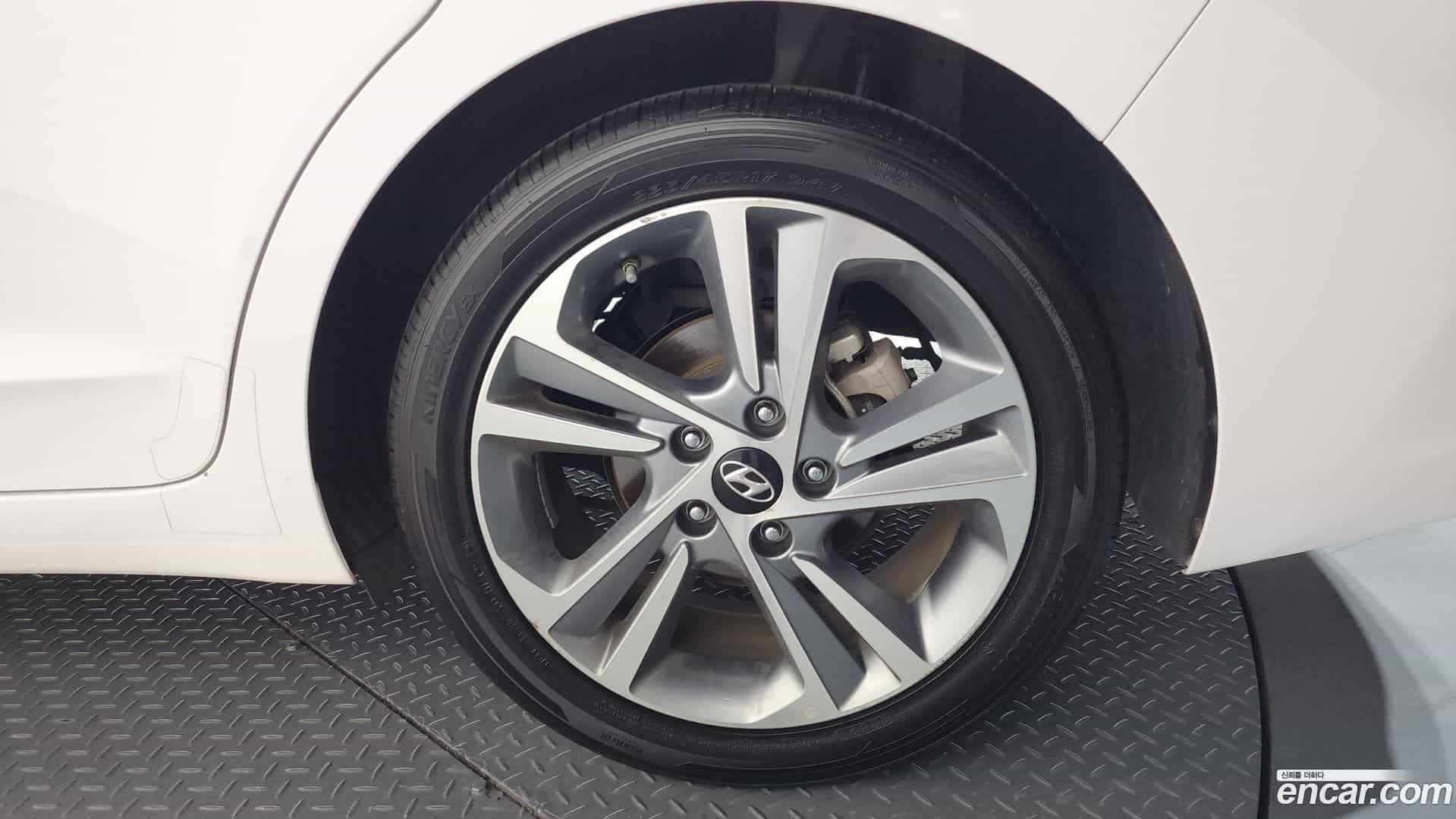 AVANTE Hyundai 2018.1-OUTER-031