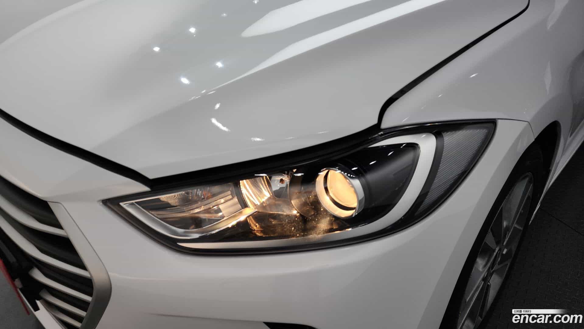 AVANTE Hyundai 2018.1-OUTER-032