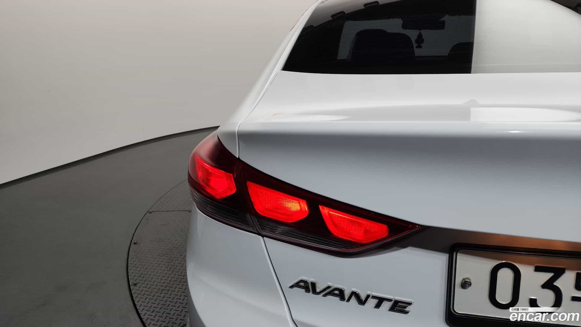 AVANTE Hyundai 2018.1-OUTER-033