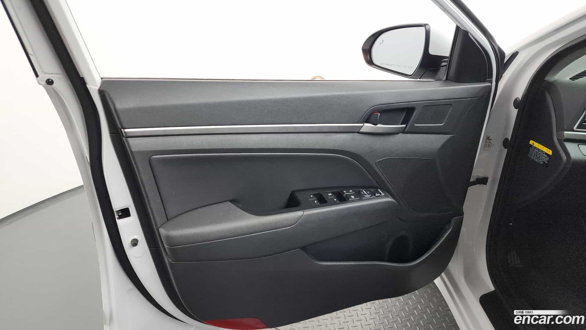 AVANTE Hyundai 2018.1-INNER-034