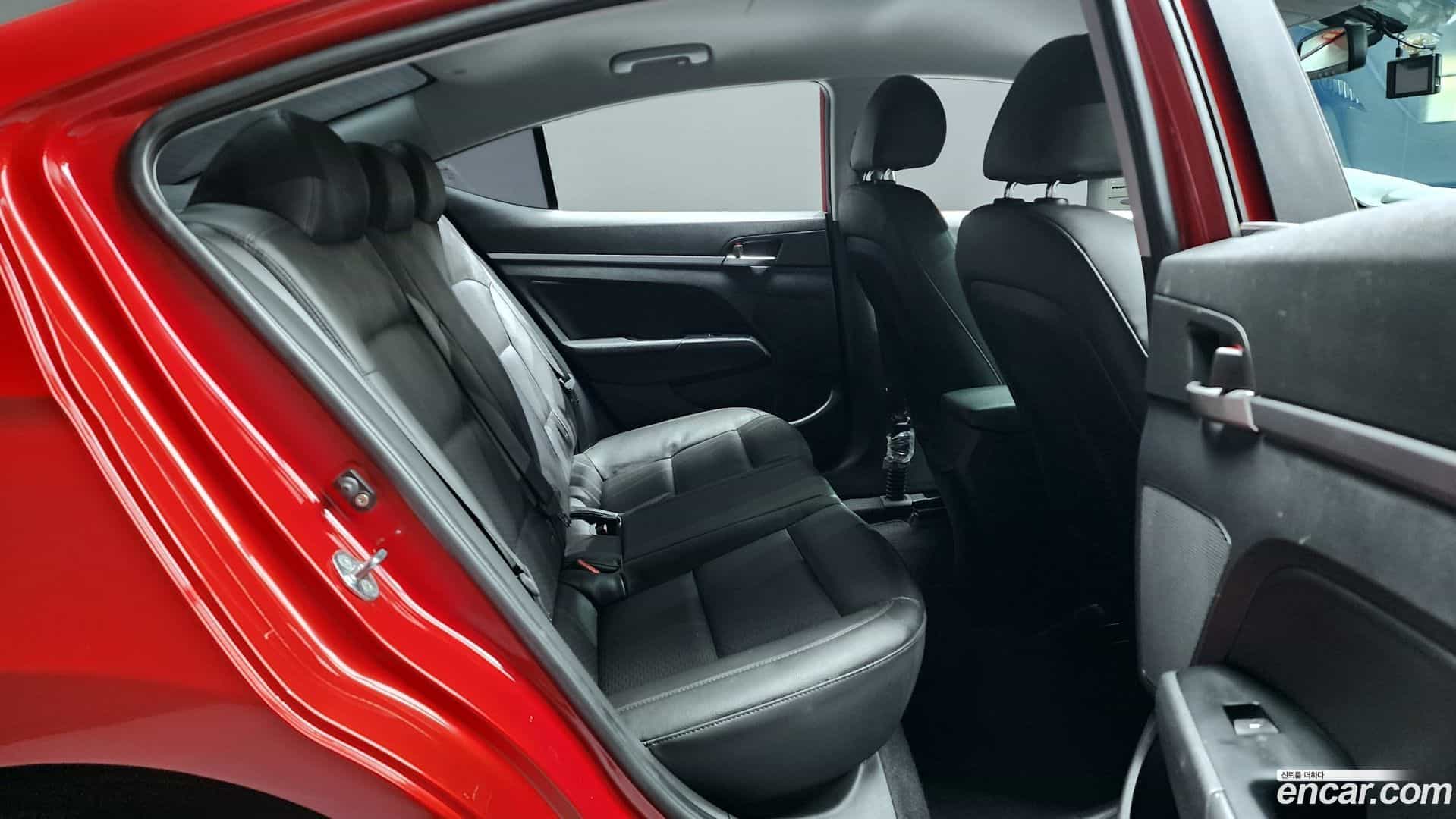 AVANTE Hyundai 2018.10-OPTION-015
