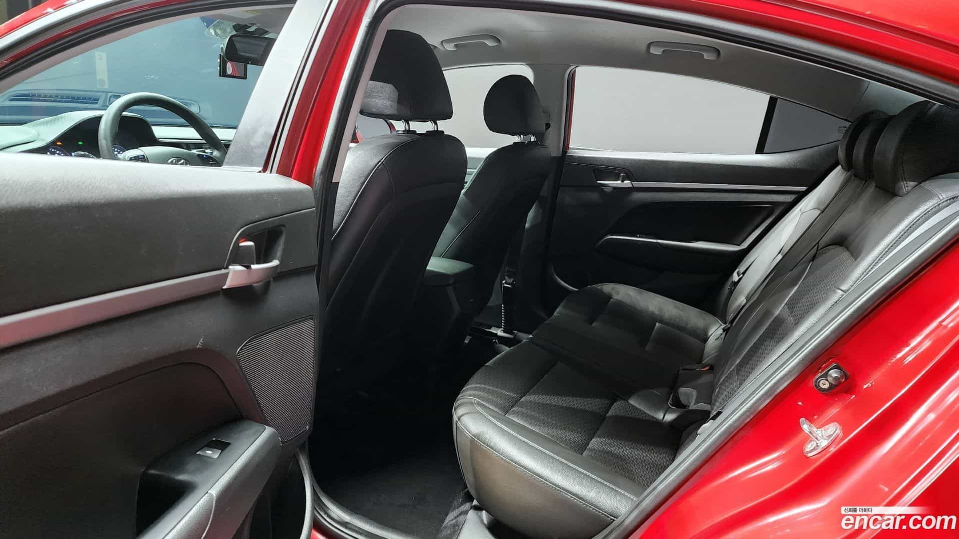AVANTE Hyundai 2018.10-OPTION-016