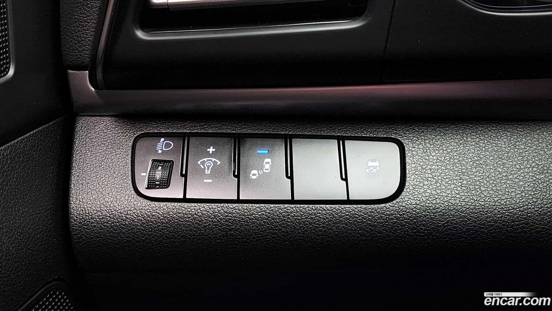 AVANTE Hyundai 2018.10-OPTION-022