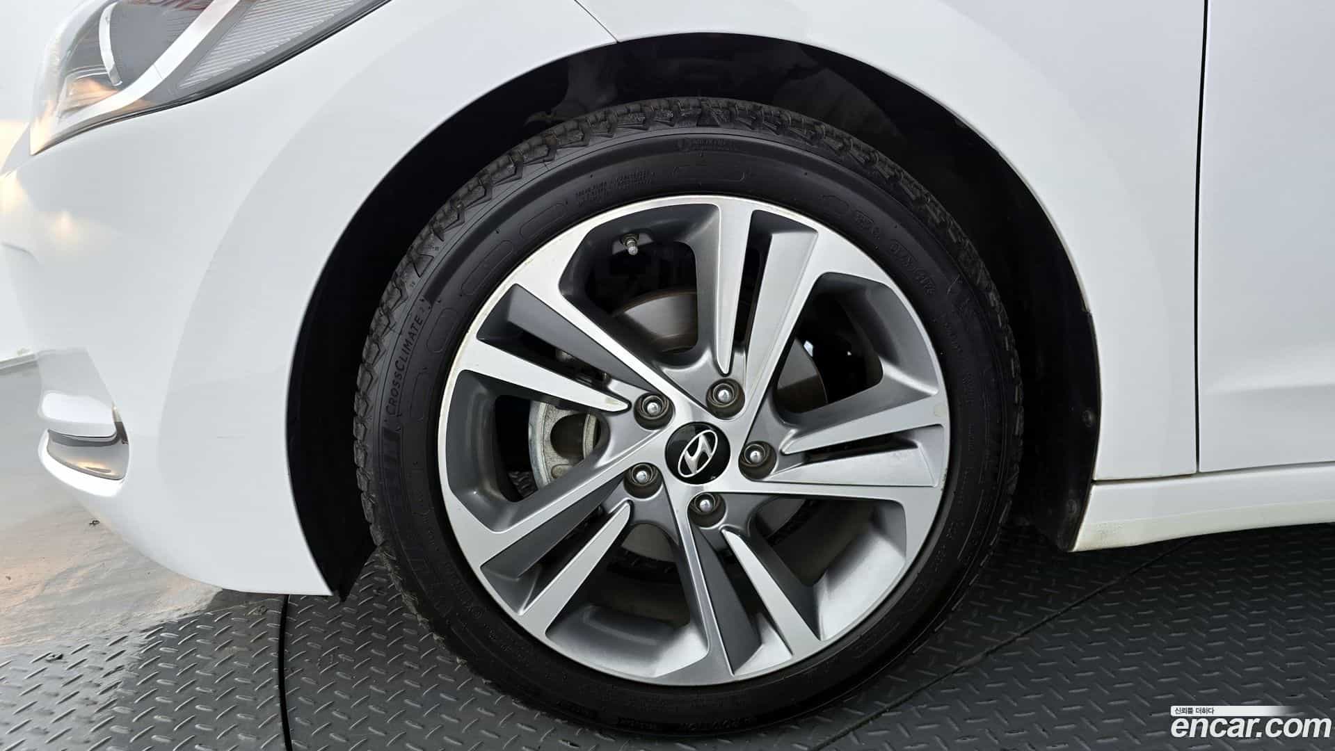 AVANTE Hyundai 2017.6-OUTER-005