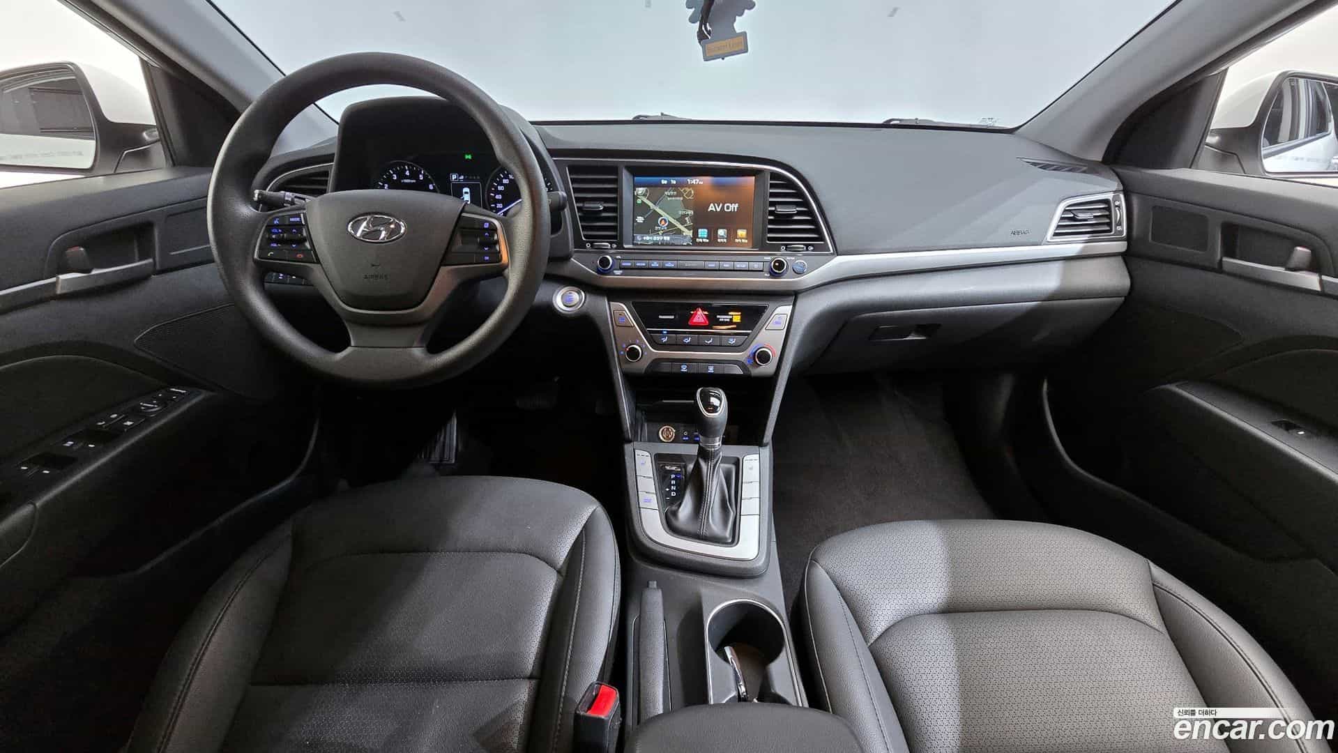 AVANTE Hyundai 2017.6-INNER-007