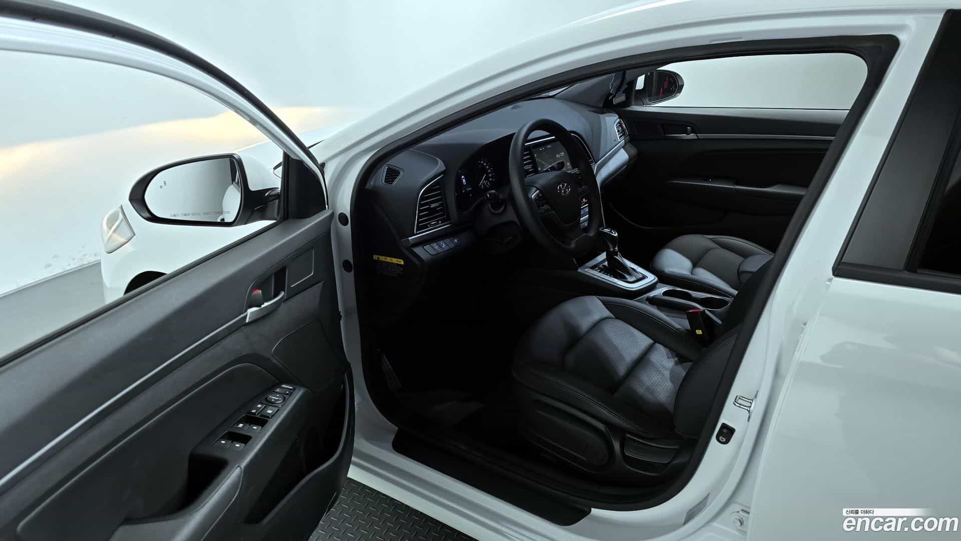 AVANTE Hyundai 2017.6-INNER-010