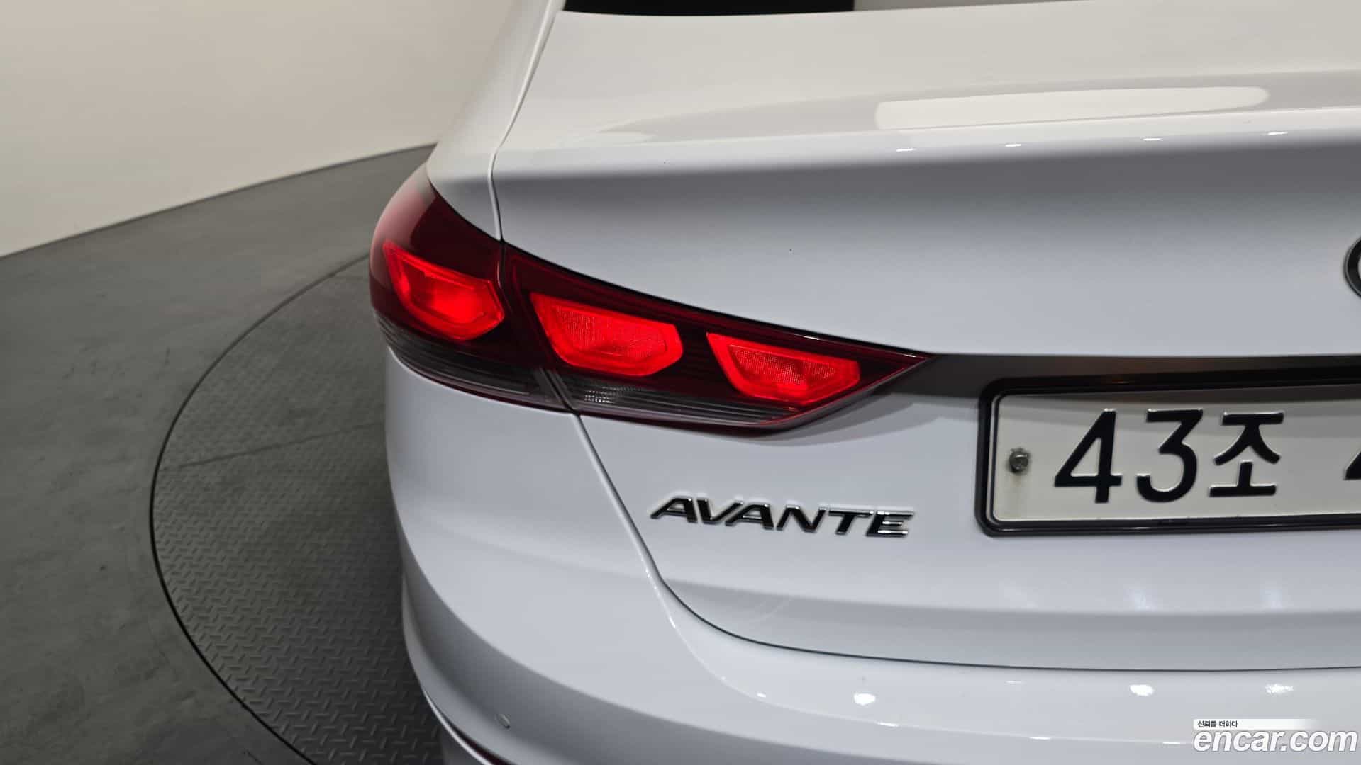 AVANTE Hyundai 2017.6-OUTER-033