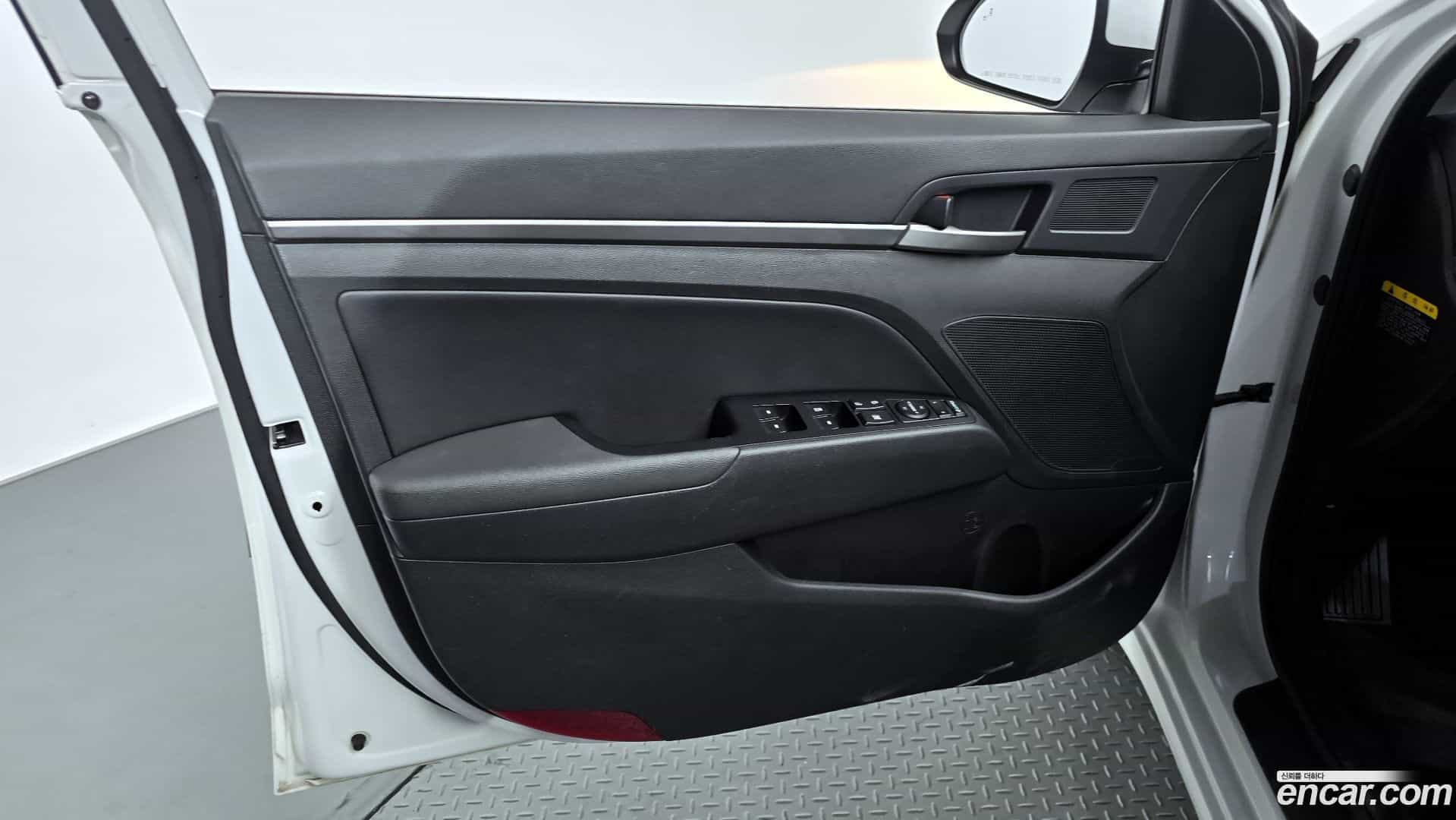 AVANTE Hyundai 2017.6-INNER-034