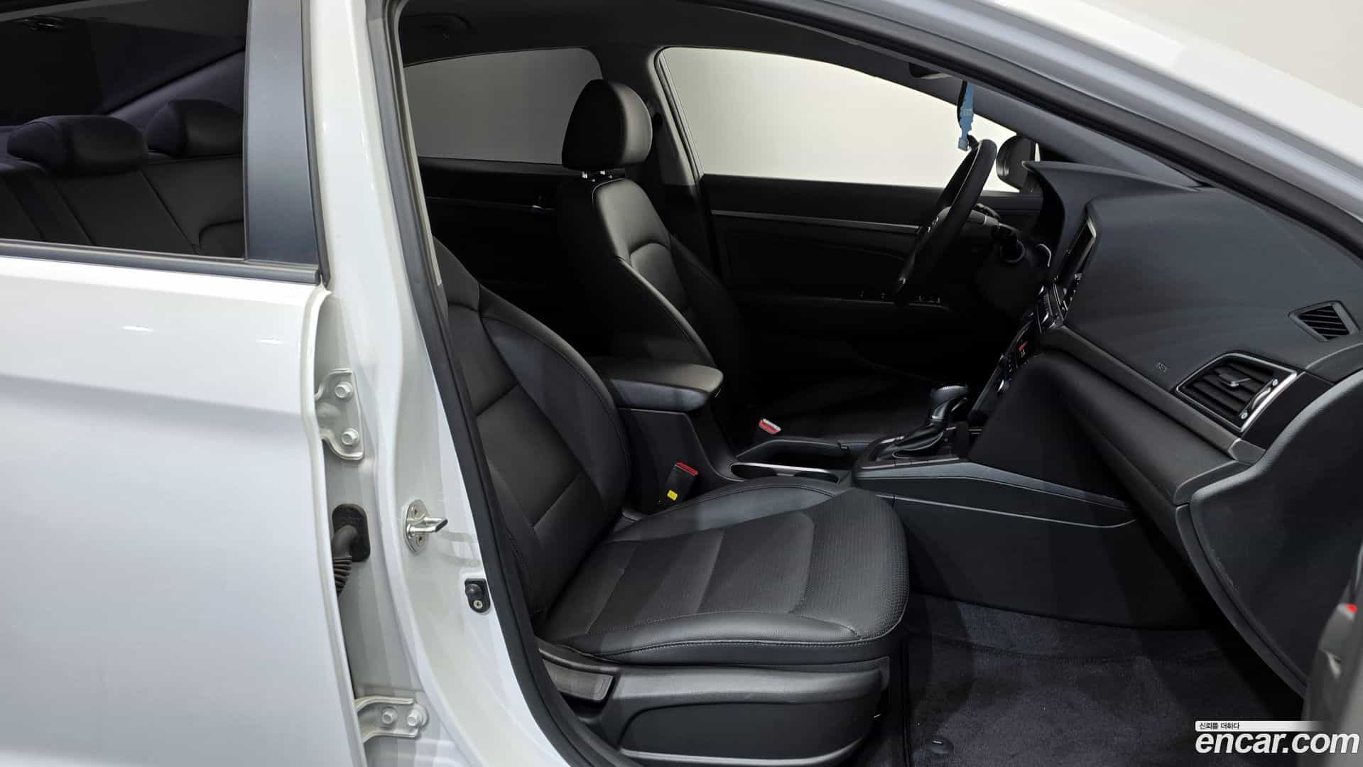 AVANTE Hyundai 2017.6-INNER-036