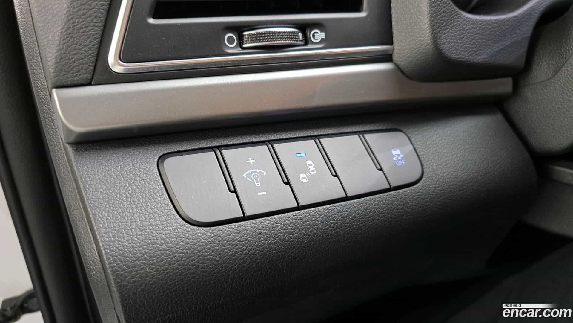 AVANTE Hyundai 2017.6-OPTION-040