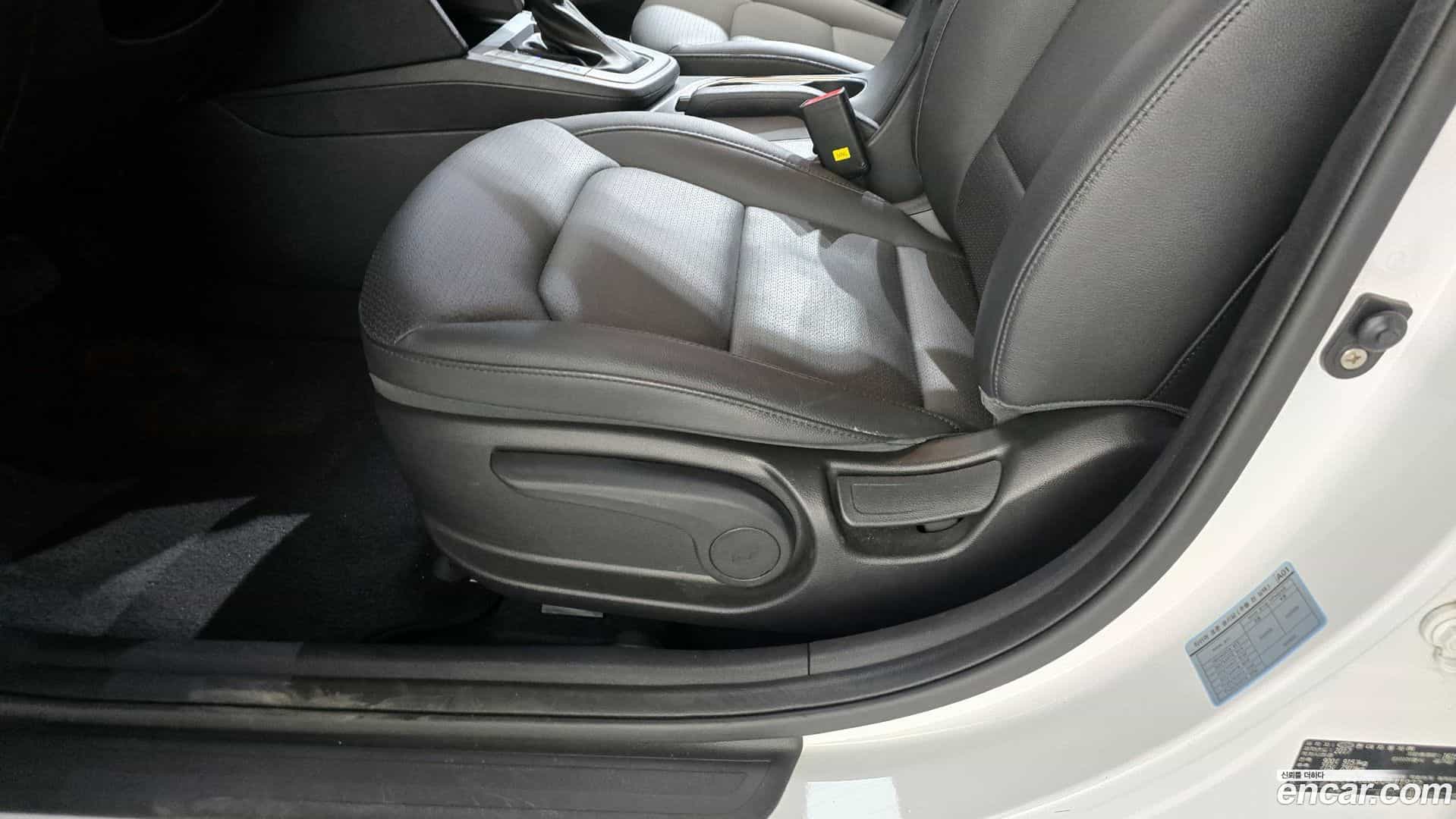 AVANTE Hyundai 2017.6-OPTION-045