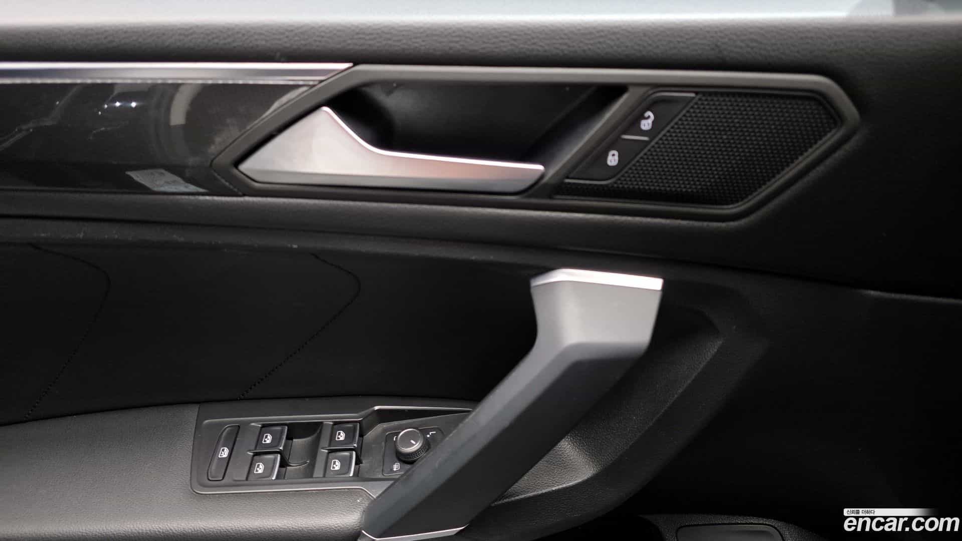 Tiguan Volkswagen 2020.11-OPTION-042