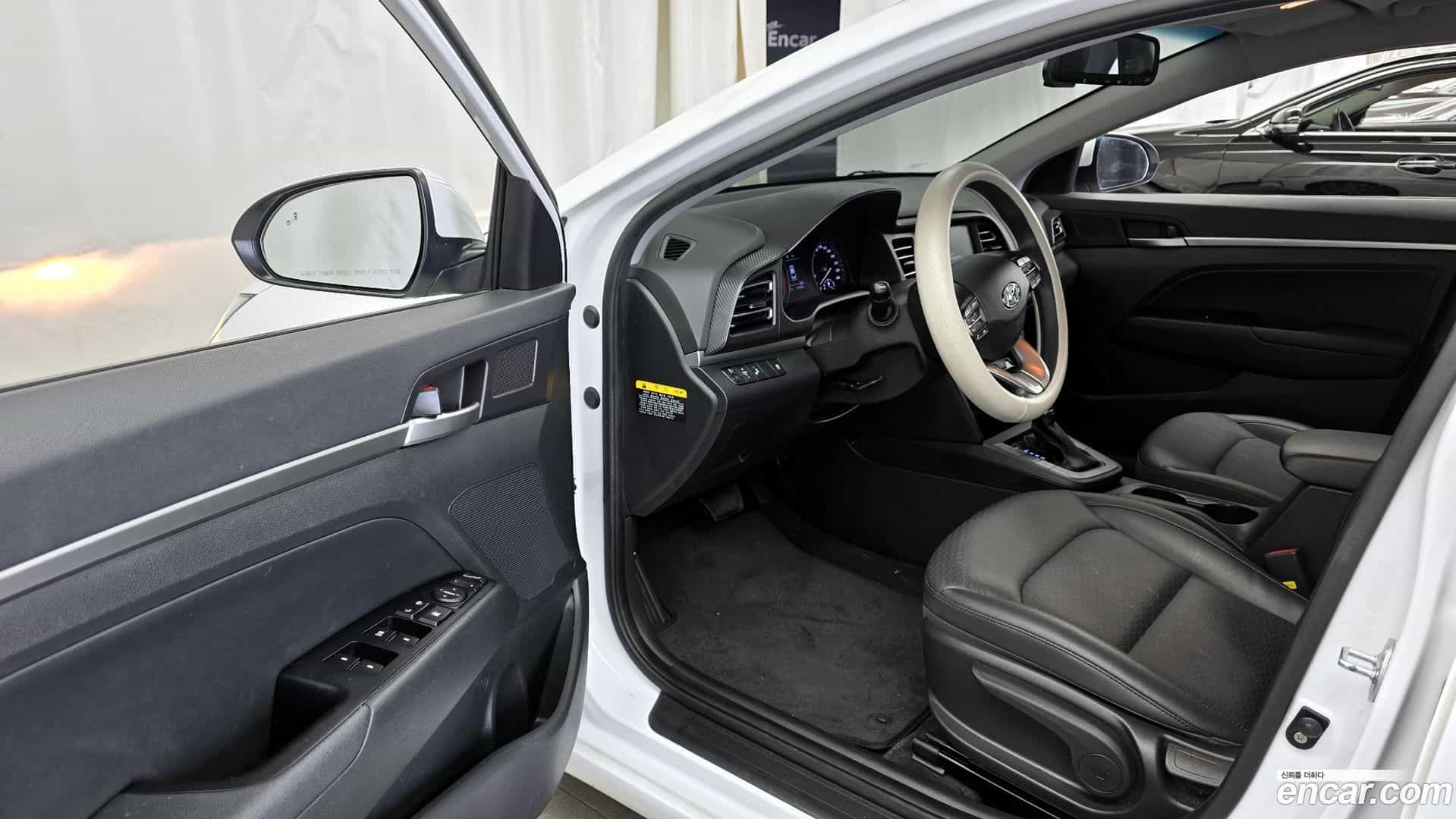 AVANTE Hyundai 2019.9-INNER-010