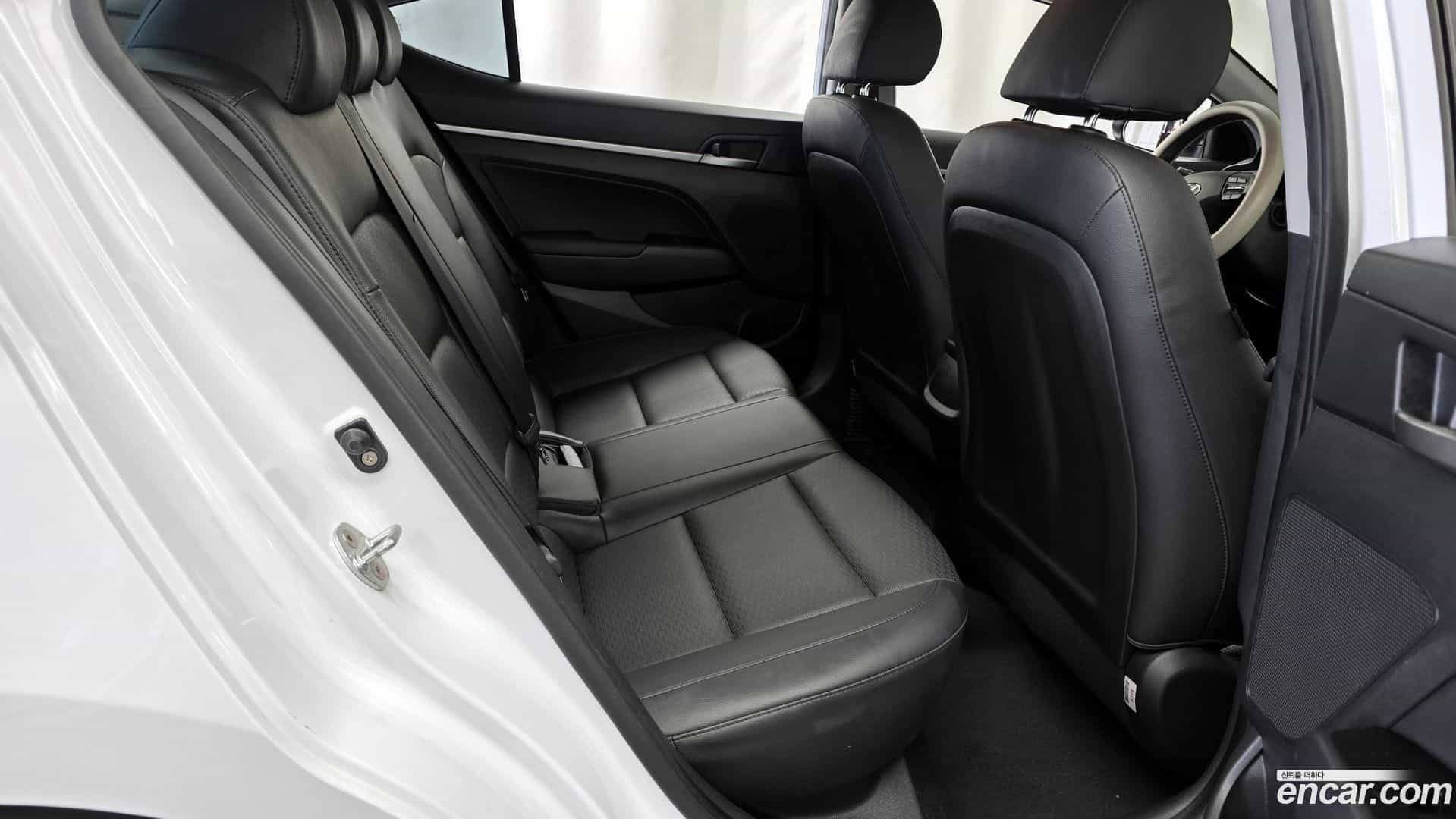 AVANTE Hyundai 2019.9-OPTION-015