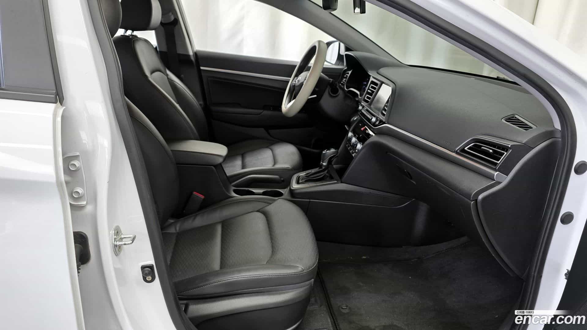 AVANTE Hyundai 2019.9-INNER-036