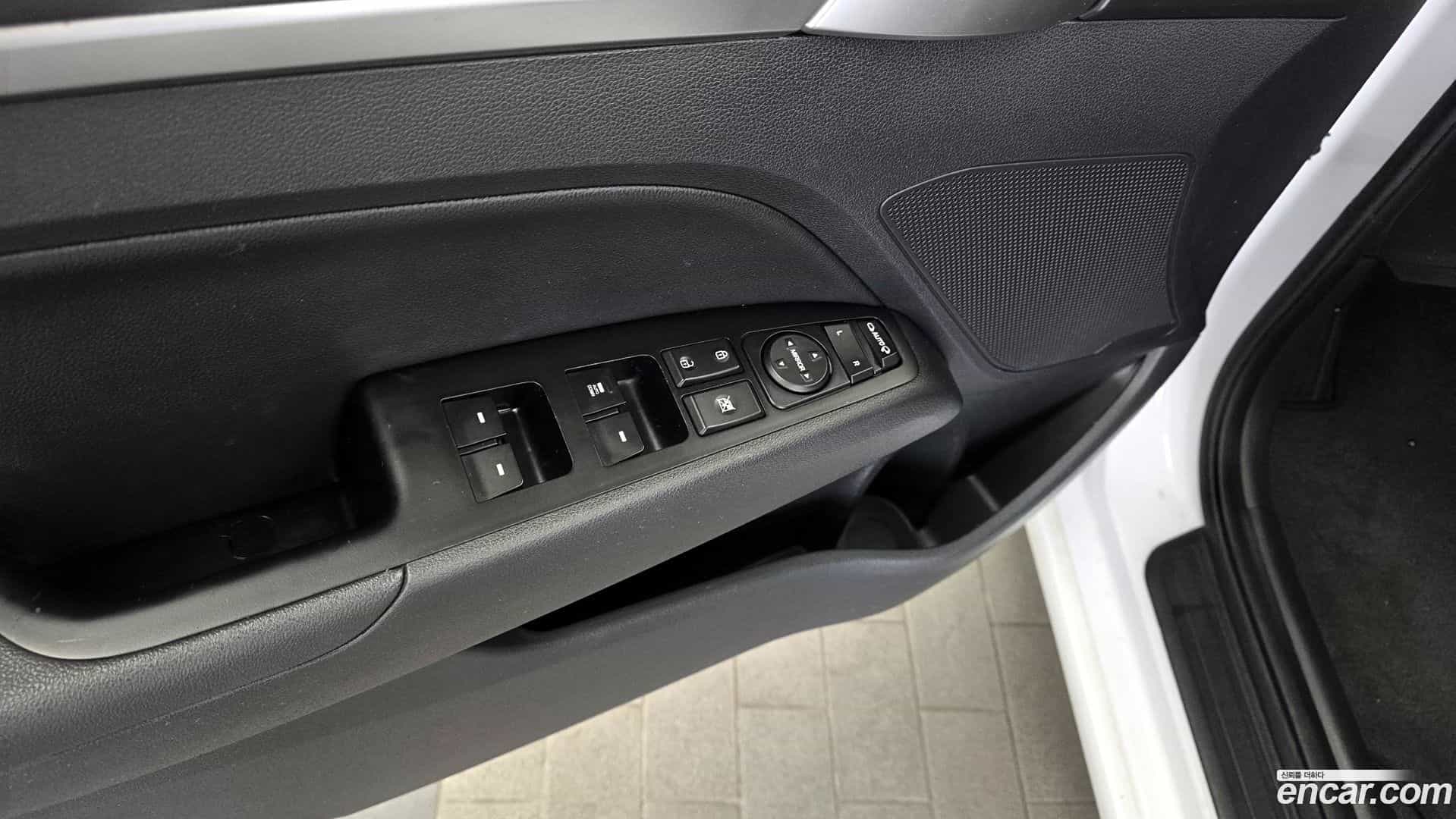 AVANTE Hyundai 2019.9-OPTION-040