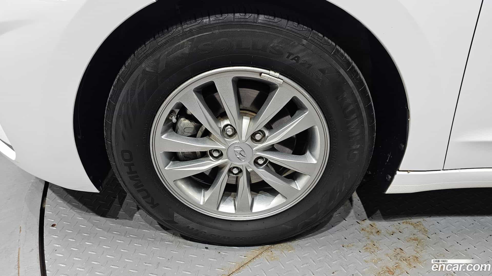 AVANTE Hyundai 2019.6-OUTER-005
