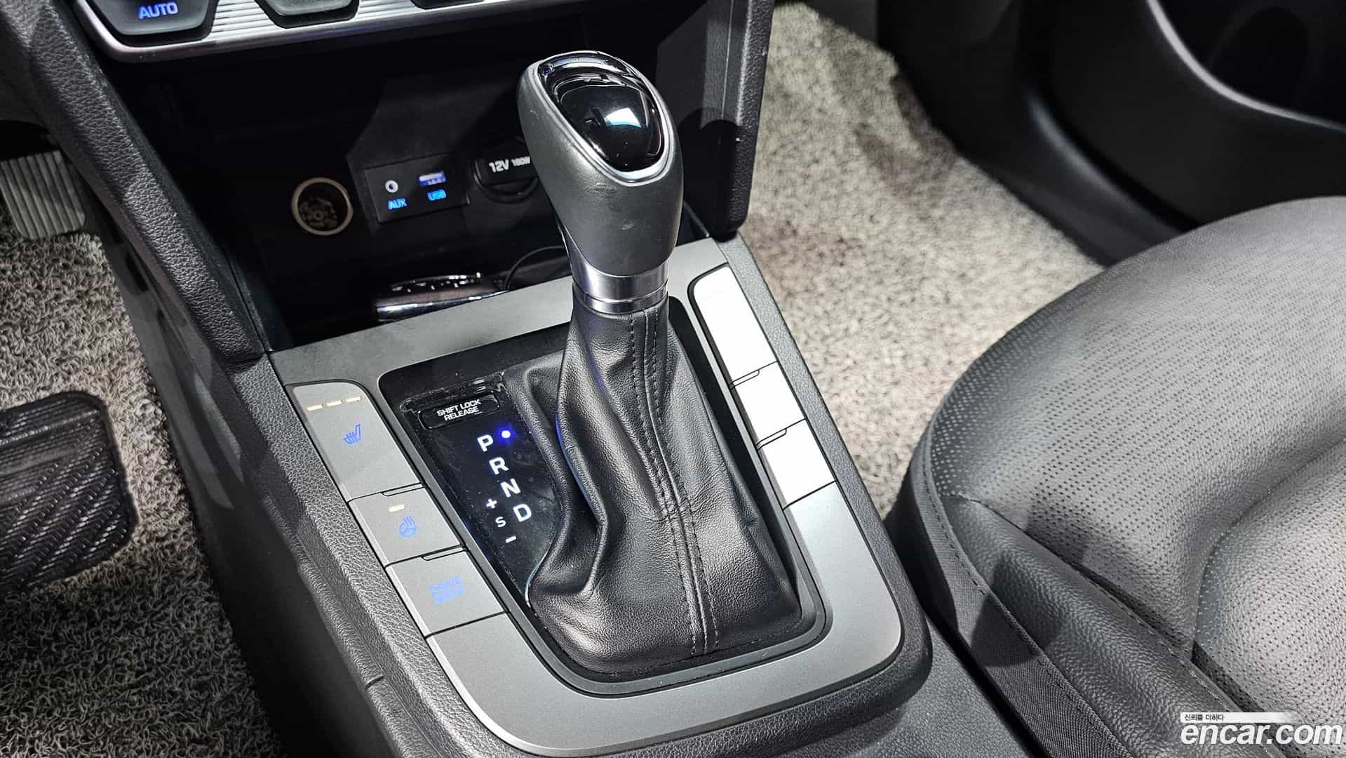 AVANTE Hyundai 2019.6-INNER-009