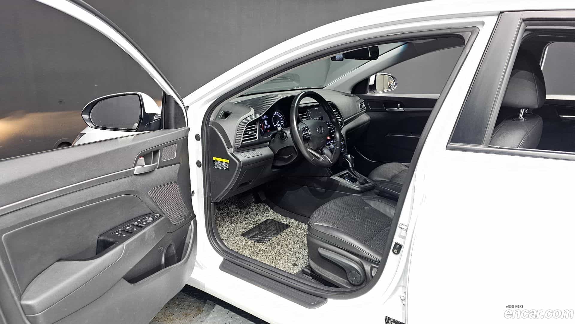 AVANTE Hyundai 2019.6-INNER-010
