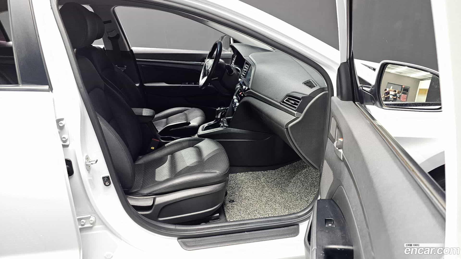 AVANTE Hyundai 2019.6-OPTION-015