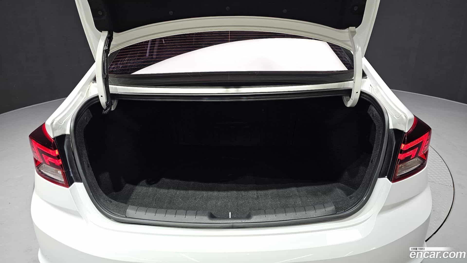 AVANTE Hyundai 2019.6-OPTION-018