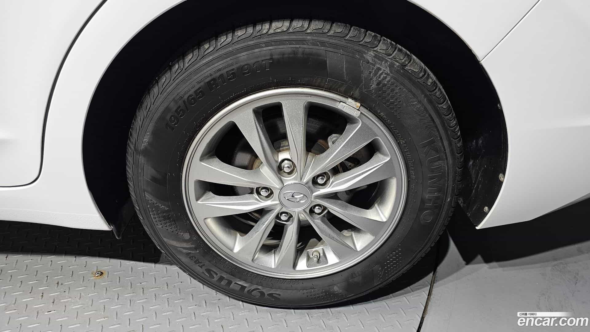 AVANTE Hyundai 2019.6-OUTER-031