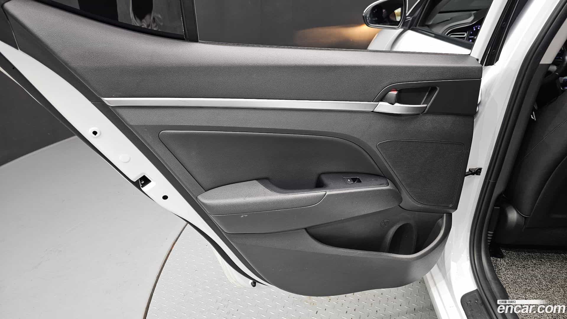 AVANTE Hyundai 2019.6-INNER-035