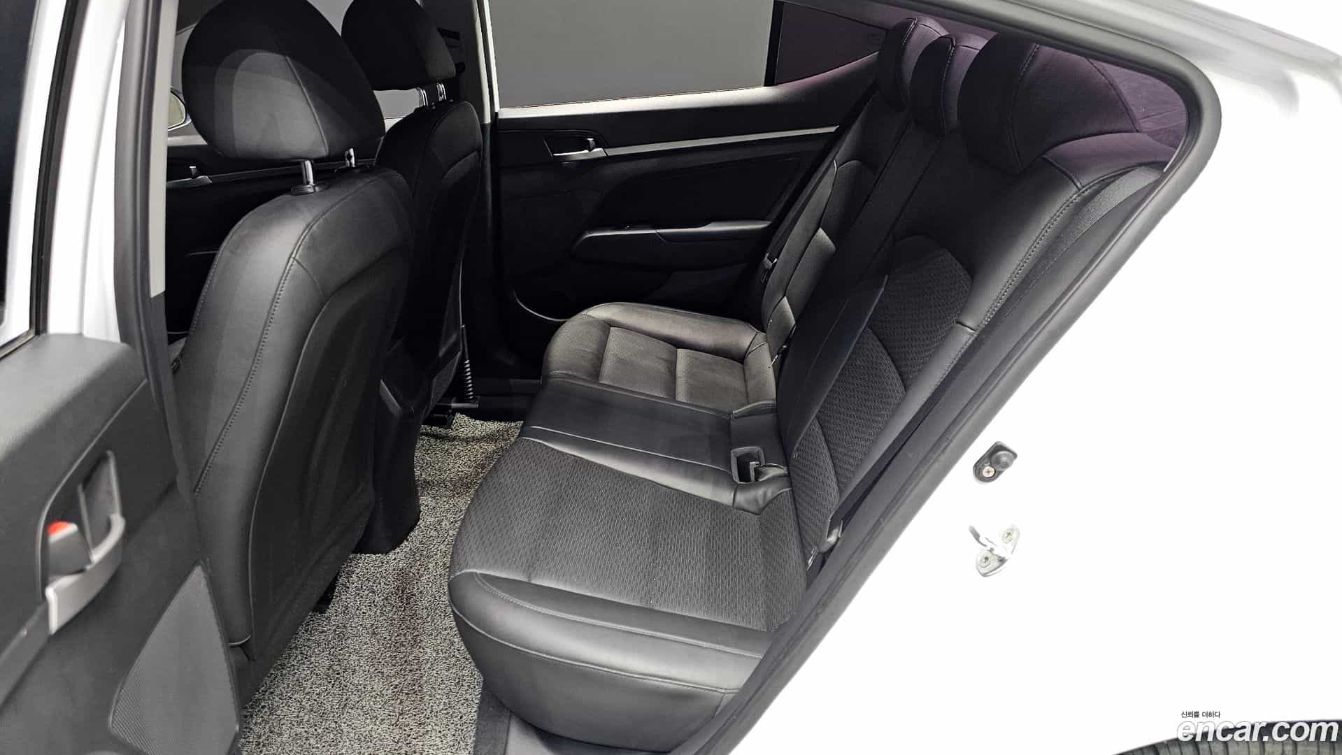 AVANTE Hyundai 2019.6-INNER-036