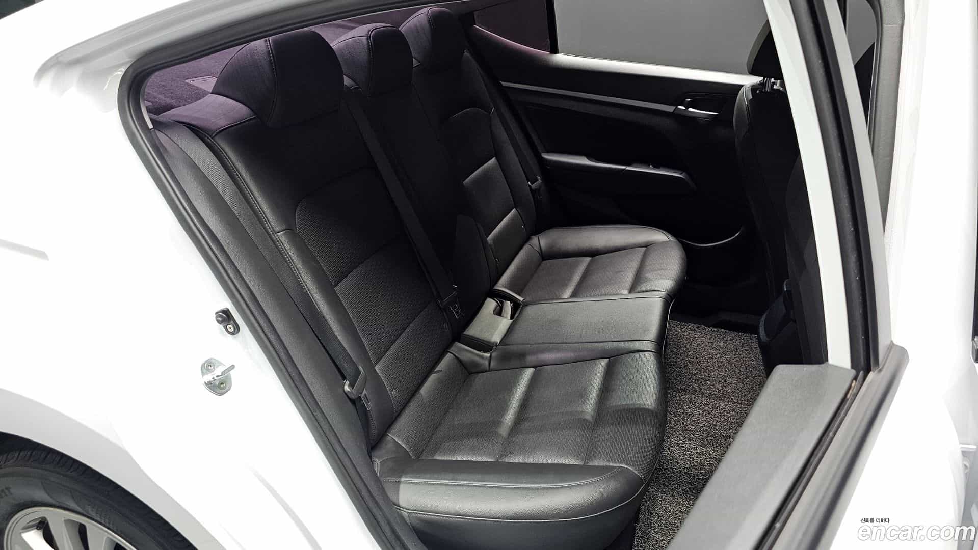 AVANTE Hyundai 2019.6-OPTION-040